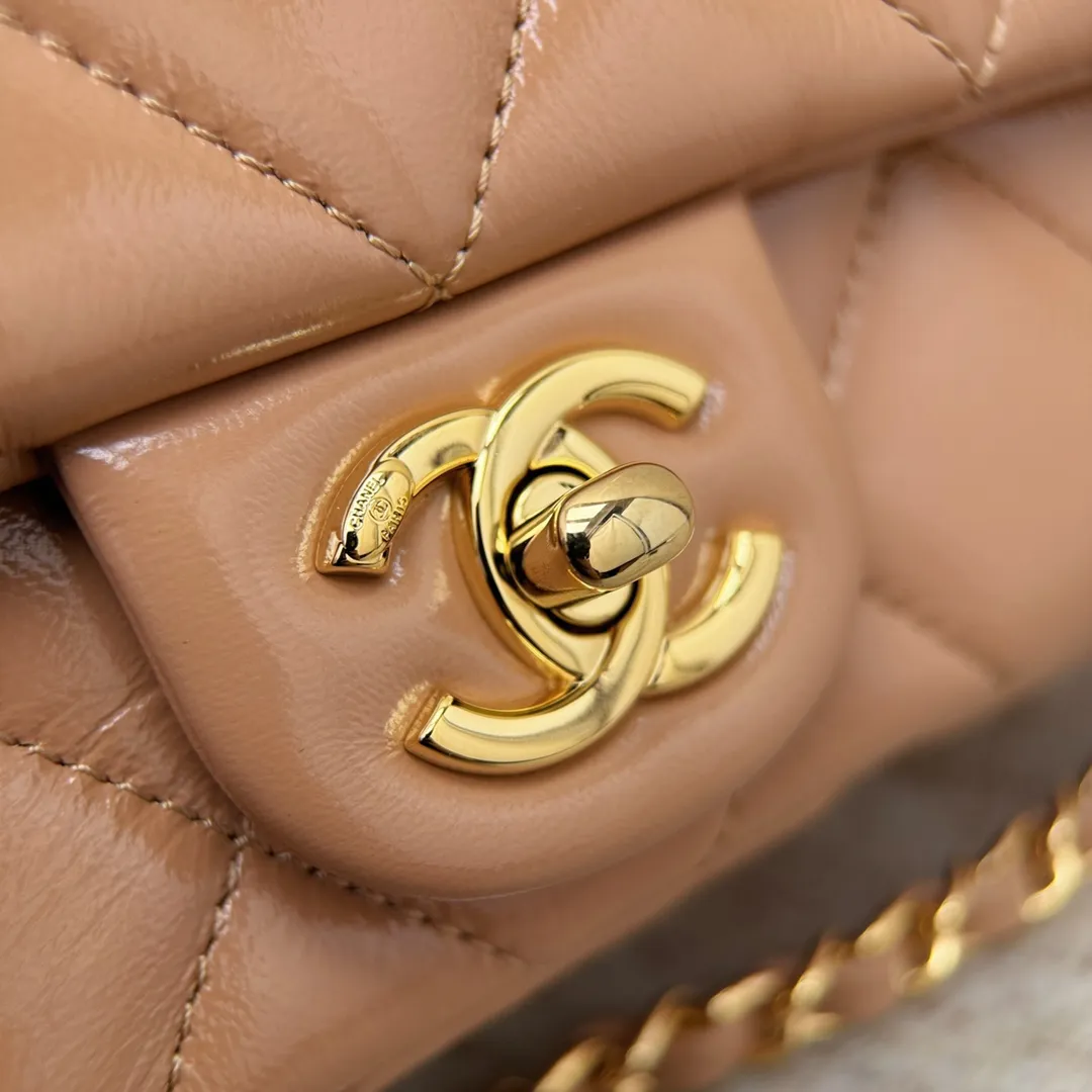 CHANEL Женская сумка 24B с ручкой-цепочкой