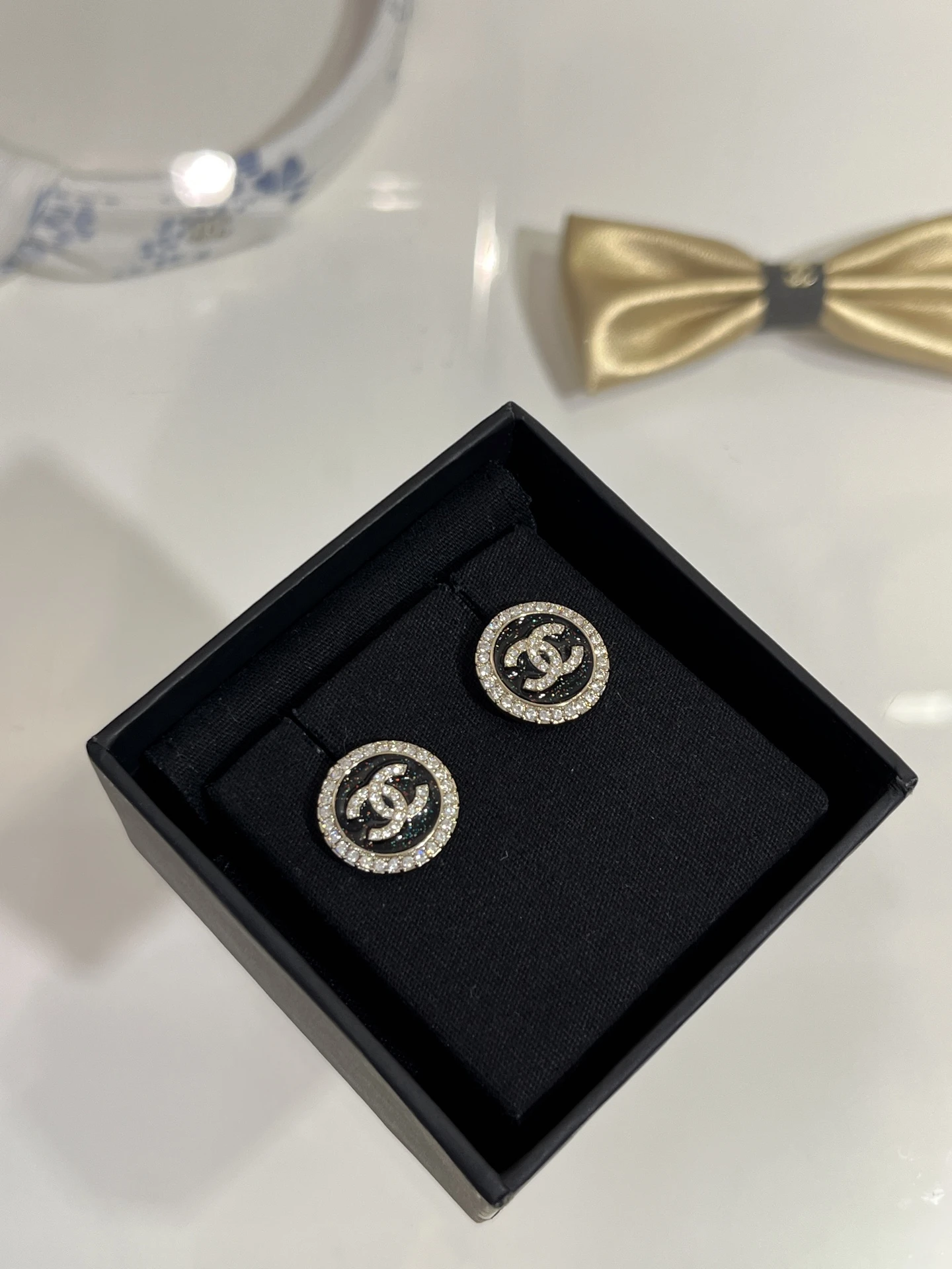 CHANEL Женские серьги из латуни с эмалью