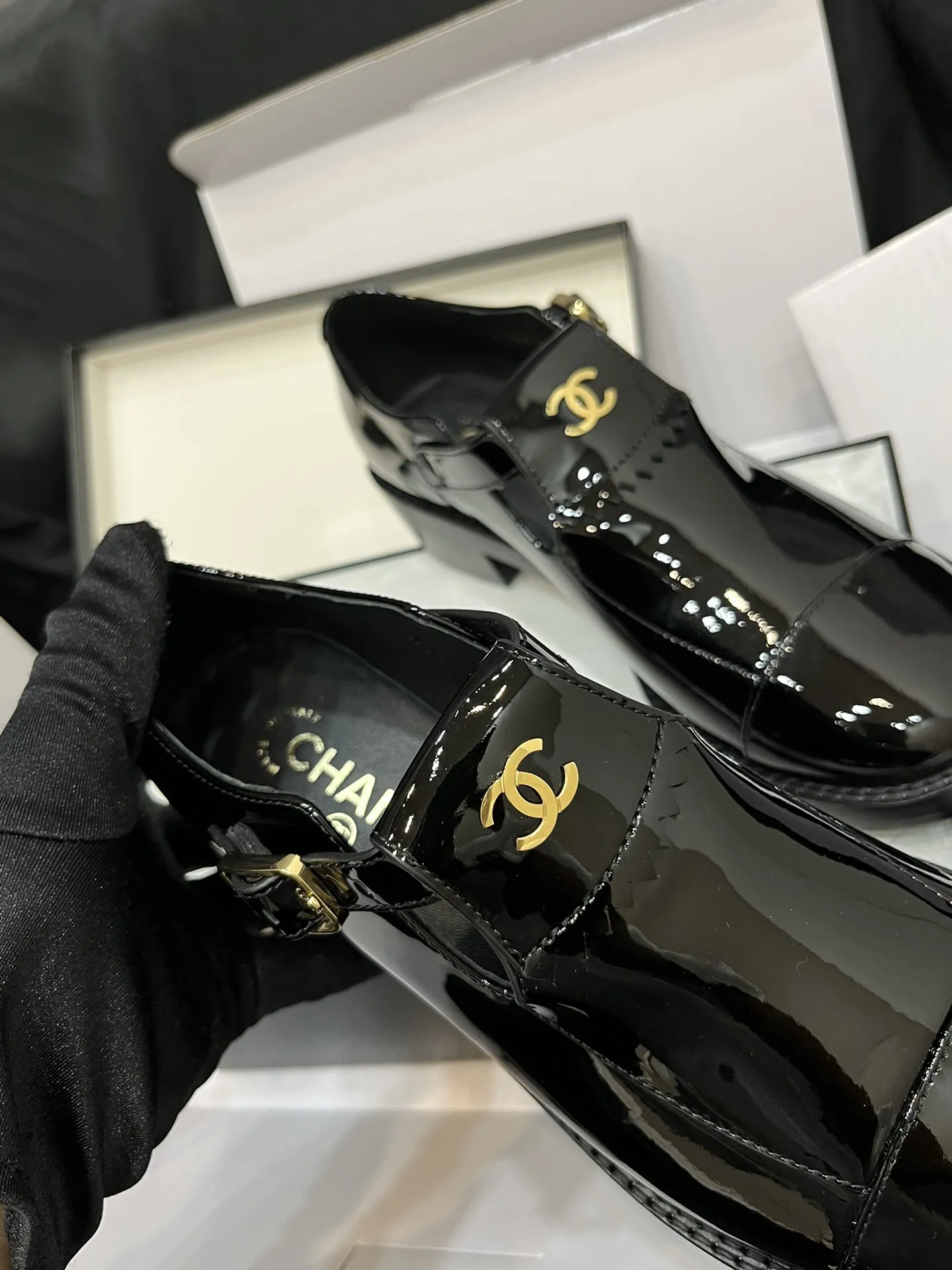 CHANEL Женские лоферы из телячьей кожи CHANEL Женские лоферы из телячьей кожи