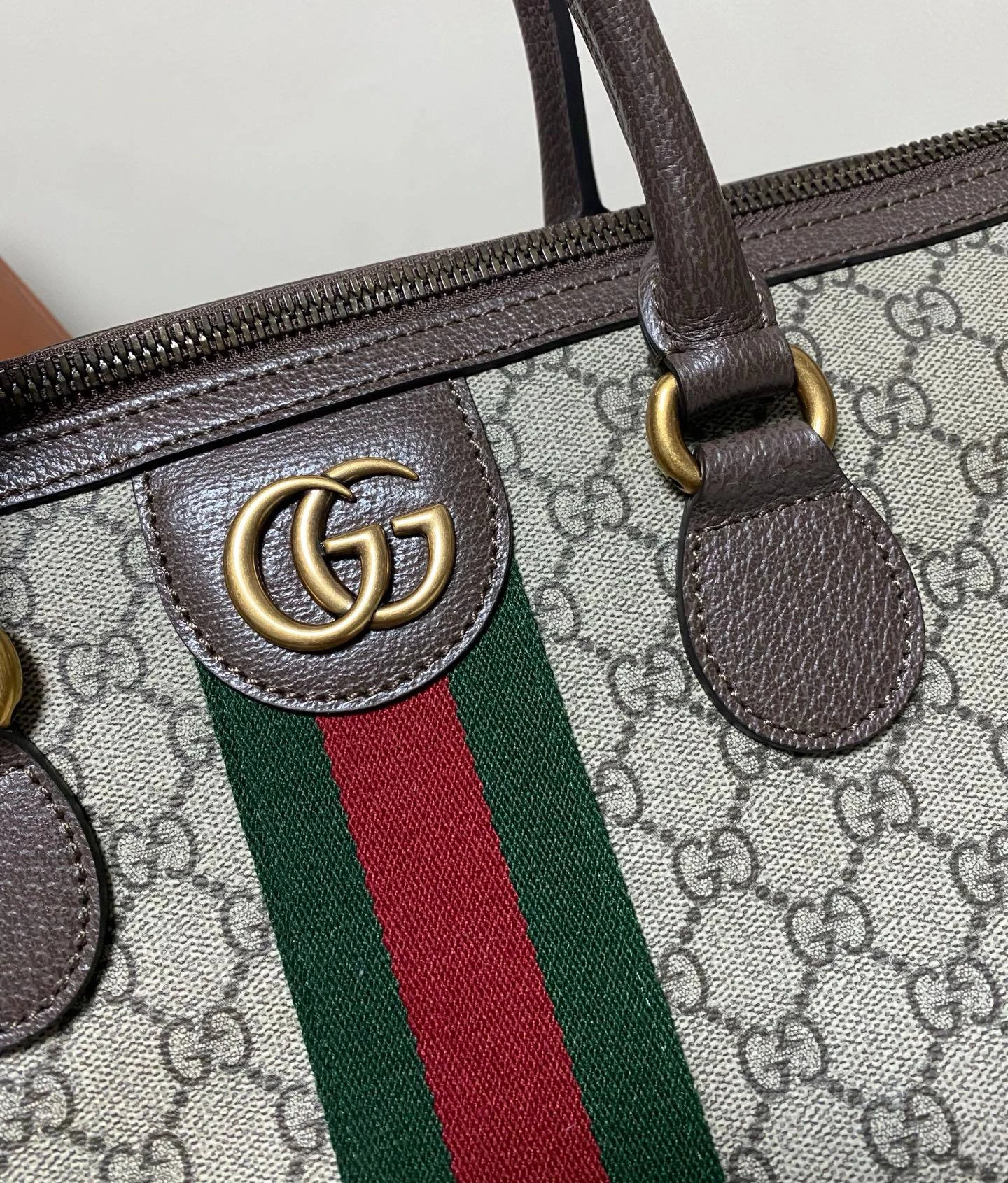 GUCCI Женская сумка Savoi GUCCI Женская сумка Savoi