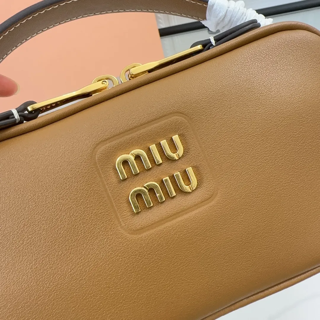 MIU MIU Женская сумка Arcadie mini MIU MIU Женская сумка Arcadie mini
