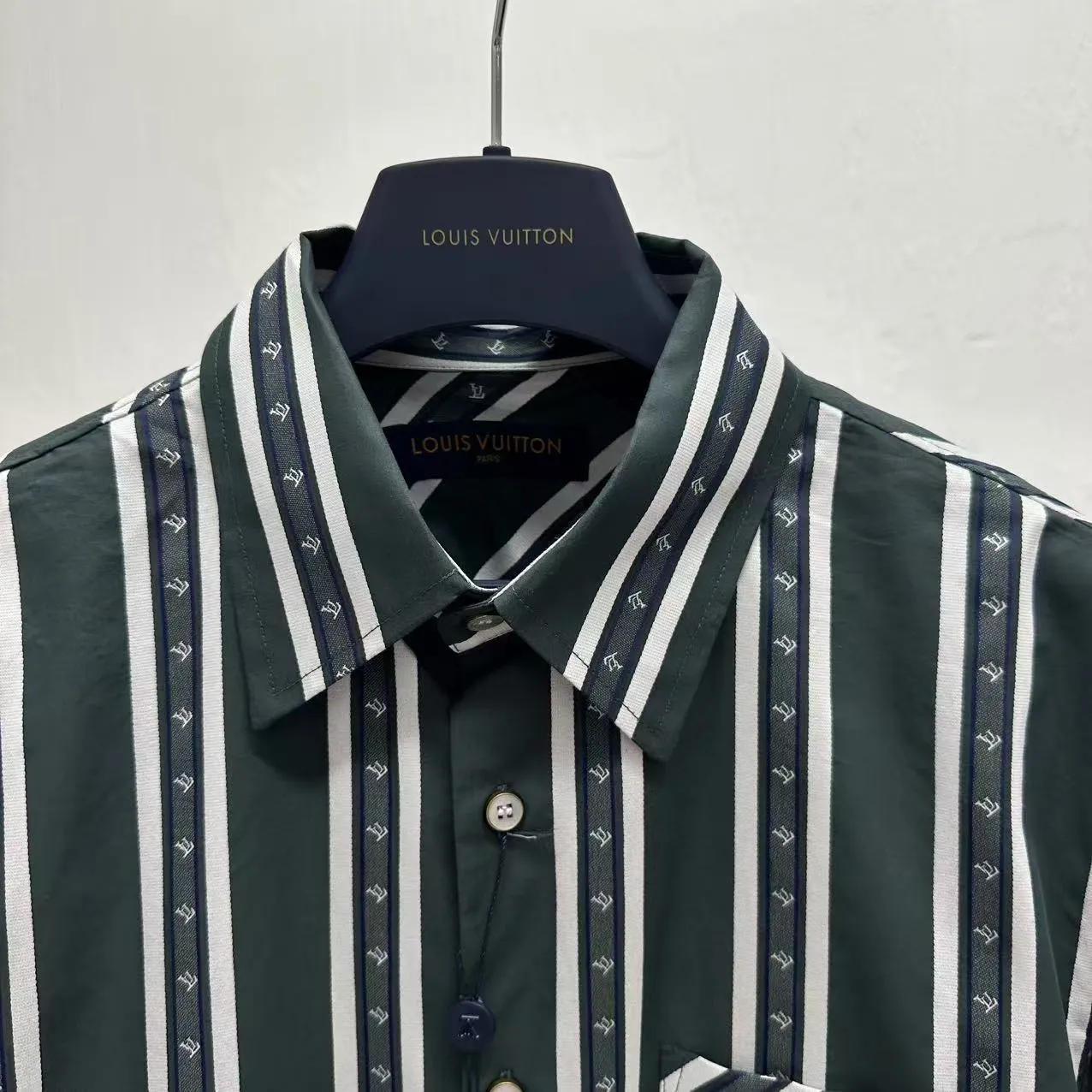 LOUIS VUITTON Мужская рубашка в полоску LOUIS VUITTON Мужская рубашка в полоску