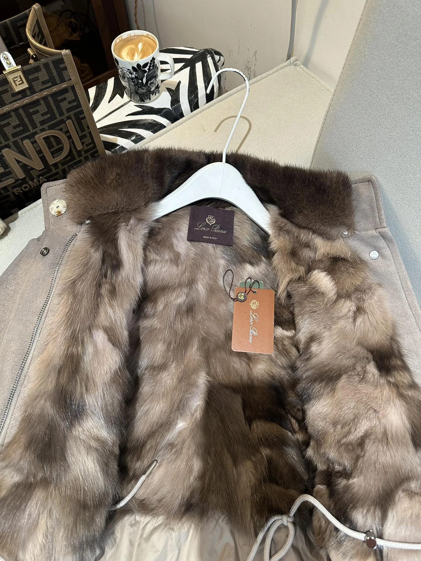 LORO PIANA Женская парка с мехом LORO PIANA Женская парка с мехом