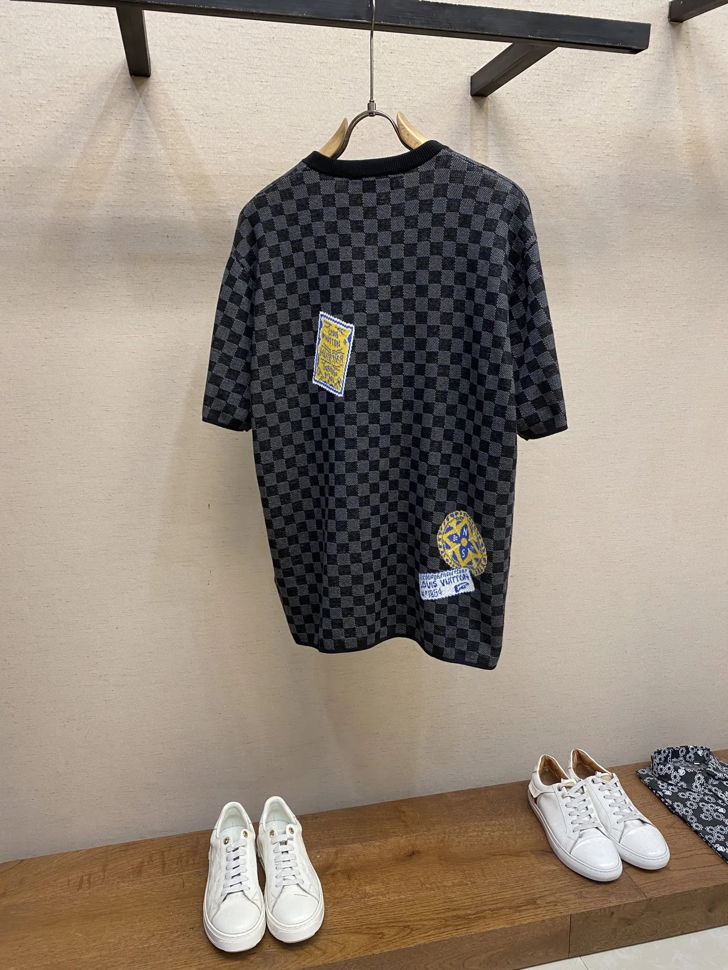 LOUIS VUITTON Мужская футболка с принтом LOUIS VUITTON Мужская футболка с принтом