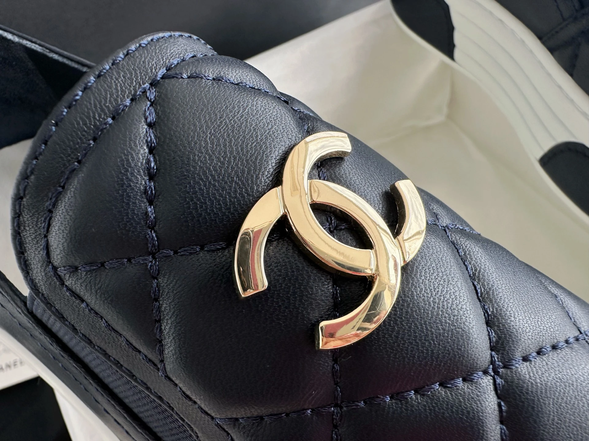 CHANEL Женские мокасины из кожи ягненка