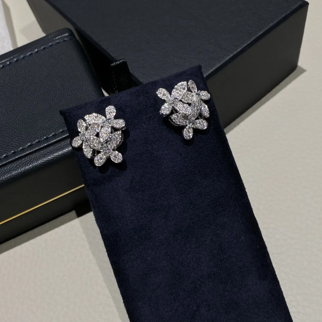 GRAFF Серьги Triple Pavе Butterfly Diamond белое золото и бриллианты GRAFF Серьги Triple Pavе Butterfly Diamond белое золото и бриллианты