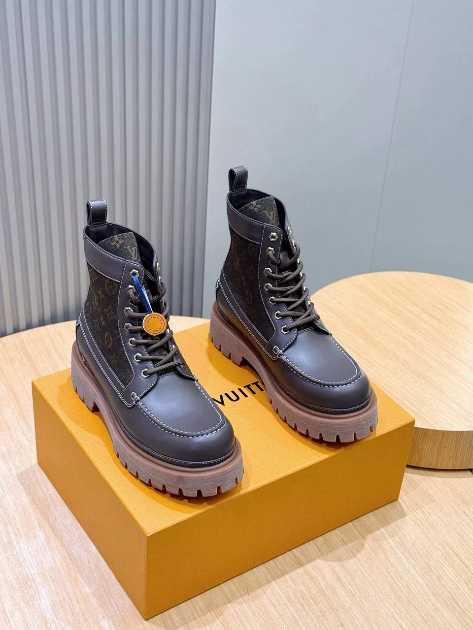 LOUIS VUITTON Мужские ботинки 