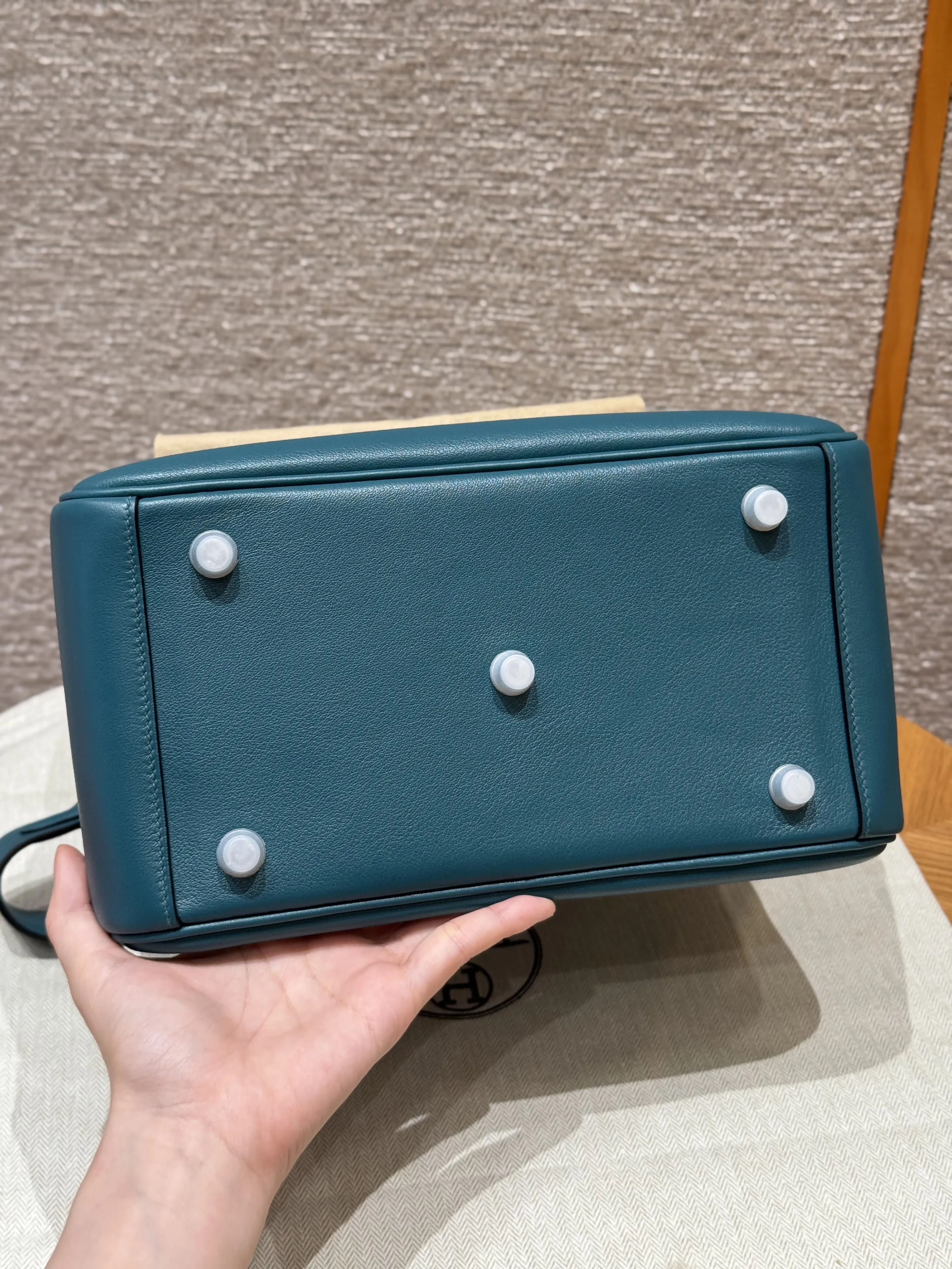 HERMES Женская сумка Lindy 26 см W0 Swift HERMES Женская сумка Lindy 26 см W0 Swift