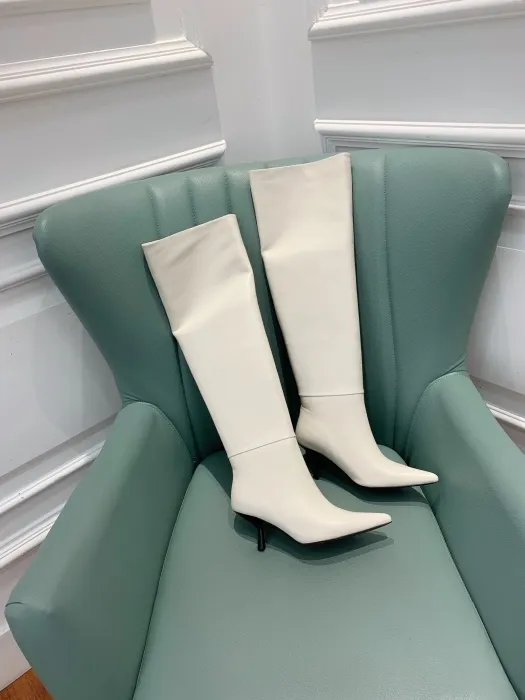 THE ROW Женские сапоги из кожи ягненка