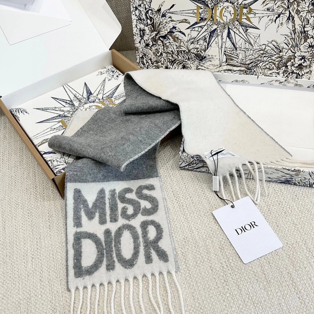 CHRISTIAN DIOR Женский шарф из кашемира 