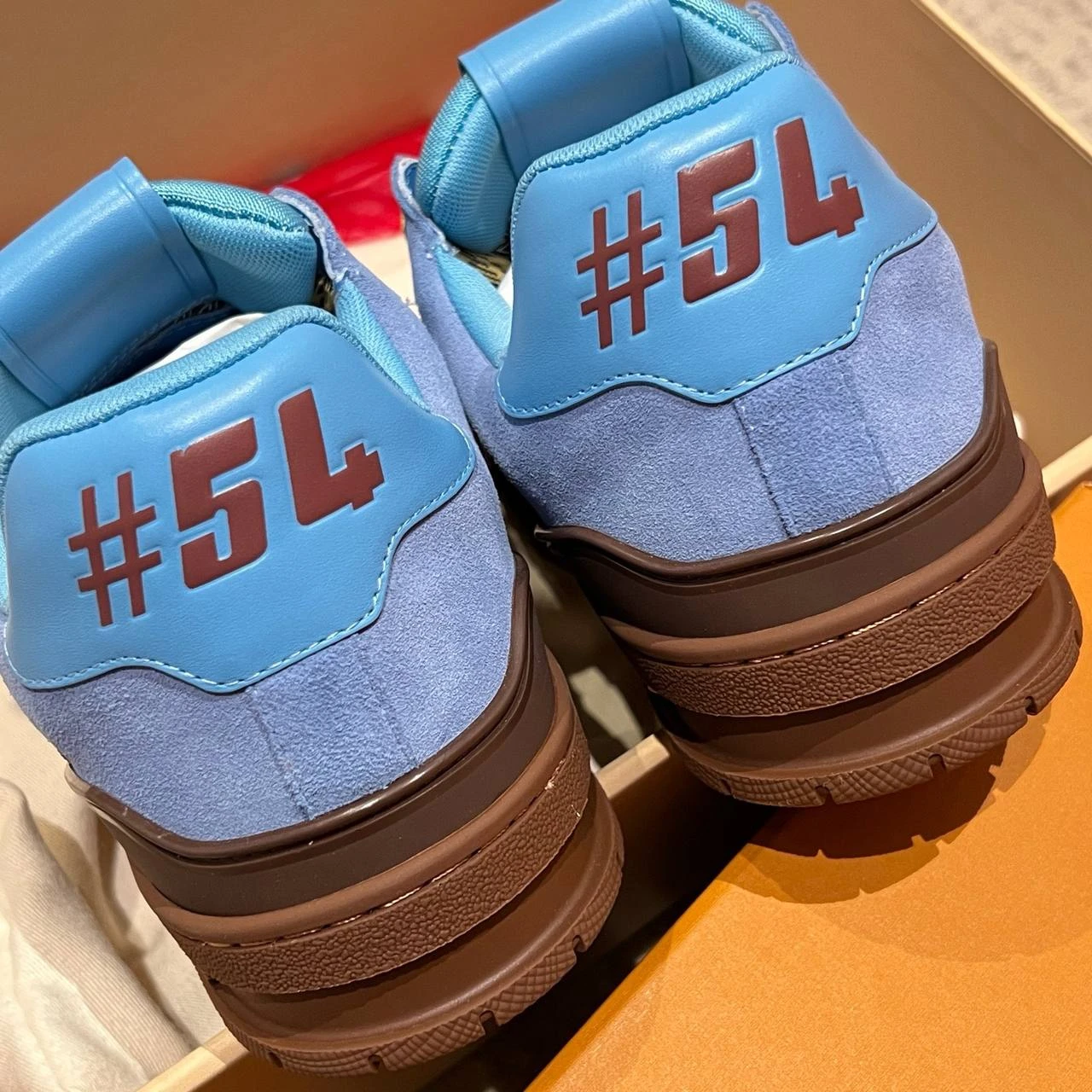 LOUIS VUITTON Мужские кроссовки в сочетании замши и гладкой кожи 