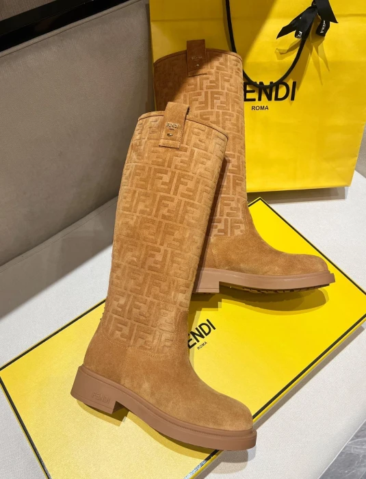FENDI Женские сапоги трубы