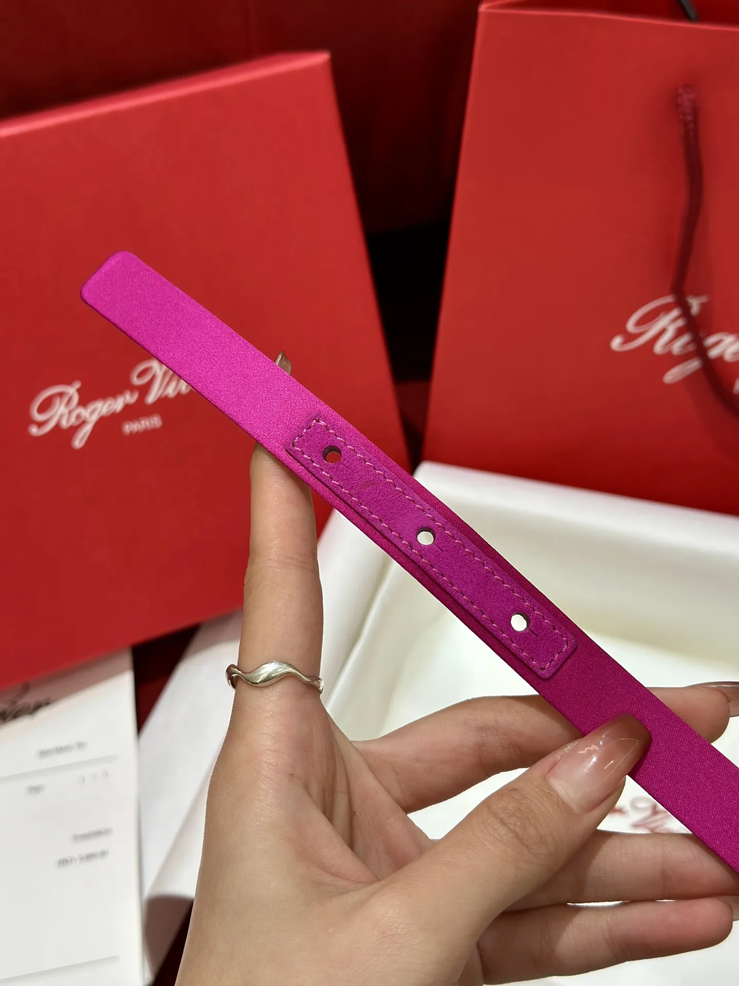 ROGER VIVIER Женский ремень с пряжкой Flower Strass 