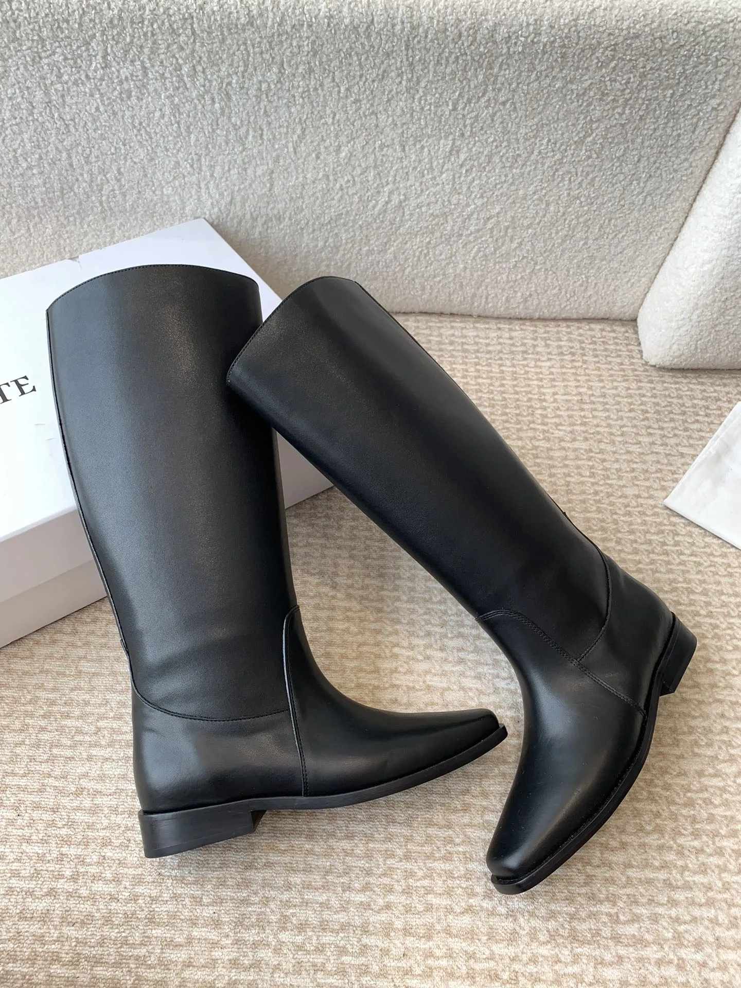 KHAITE Женские сапоги KHAITE Женские сапоги