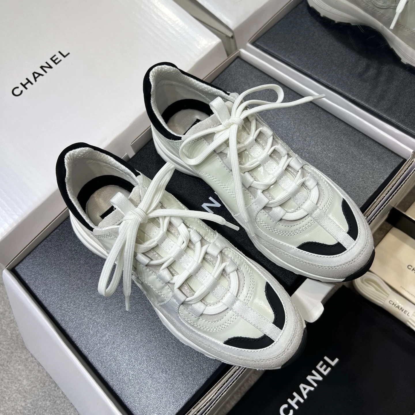 CHANEL Женские кроссовки комбинированные CHANEL Женские кроссовки комбинированные