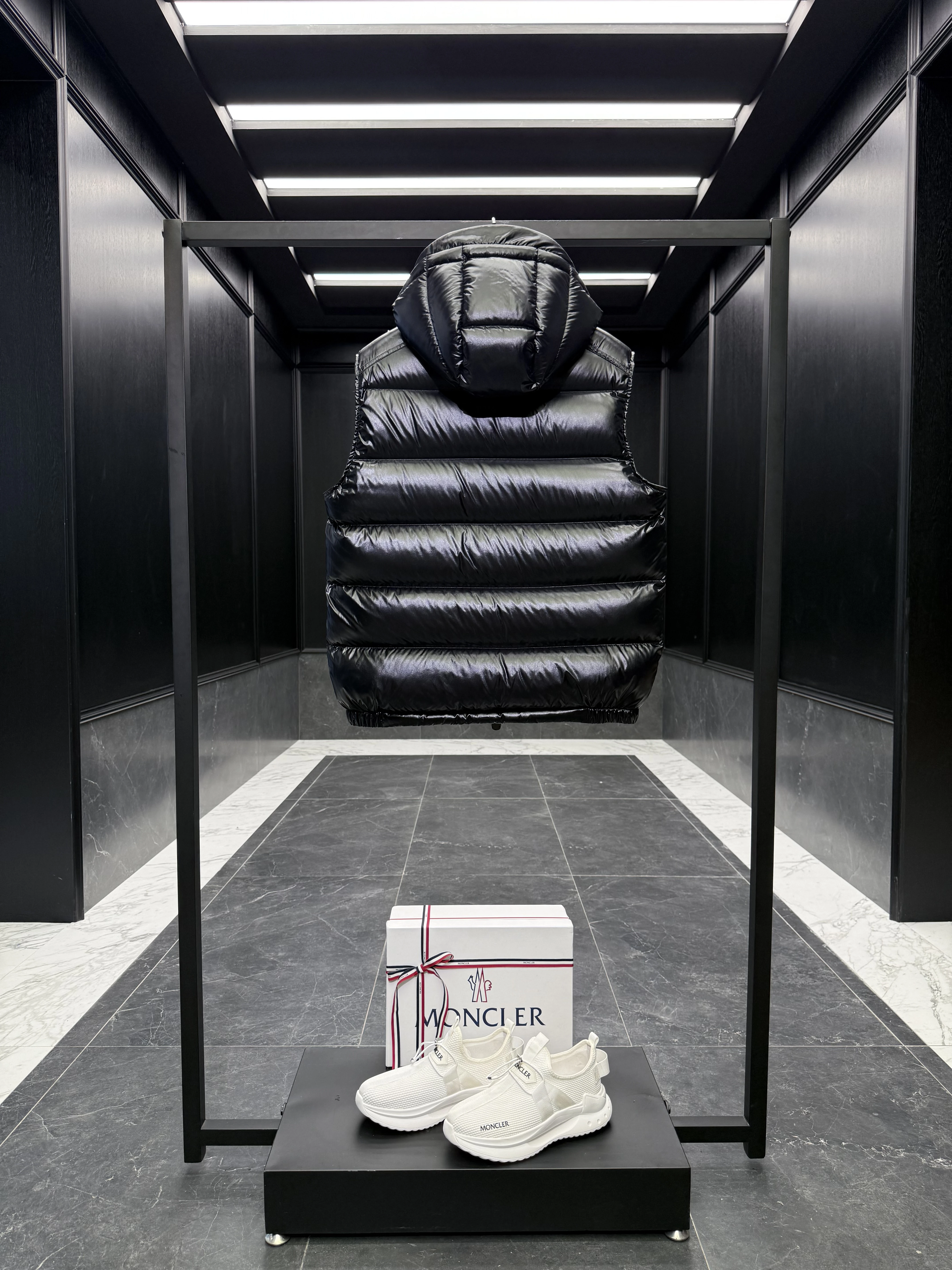 MONCLER Мужской жилет Bormes MONCLER Мужской жилет Bormes