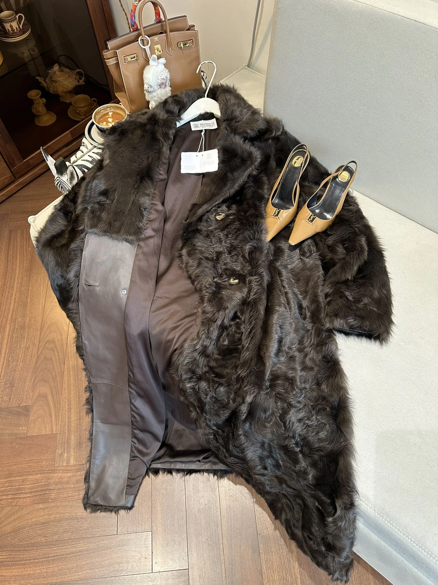 BRUNELLO CUCINELLI Женская шуба из меха лисы  BRUNELLO CUCINELLI Женская шуба из меха лисы