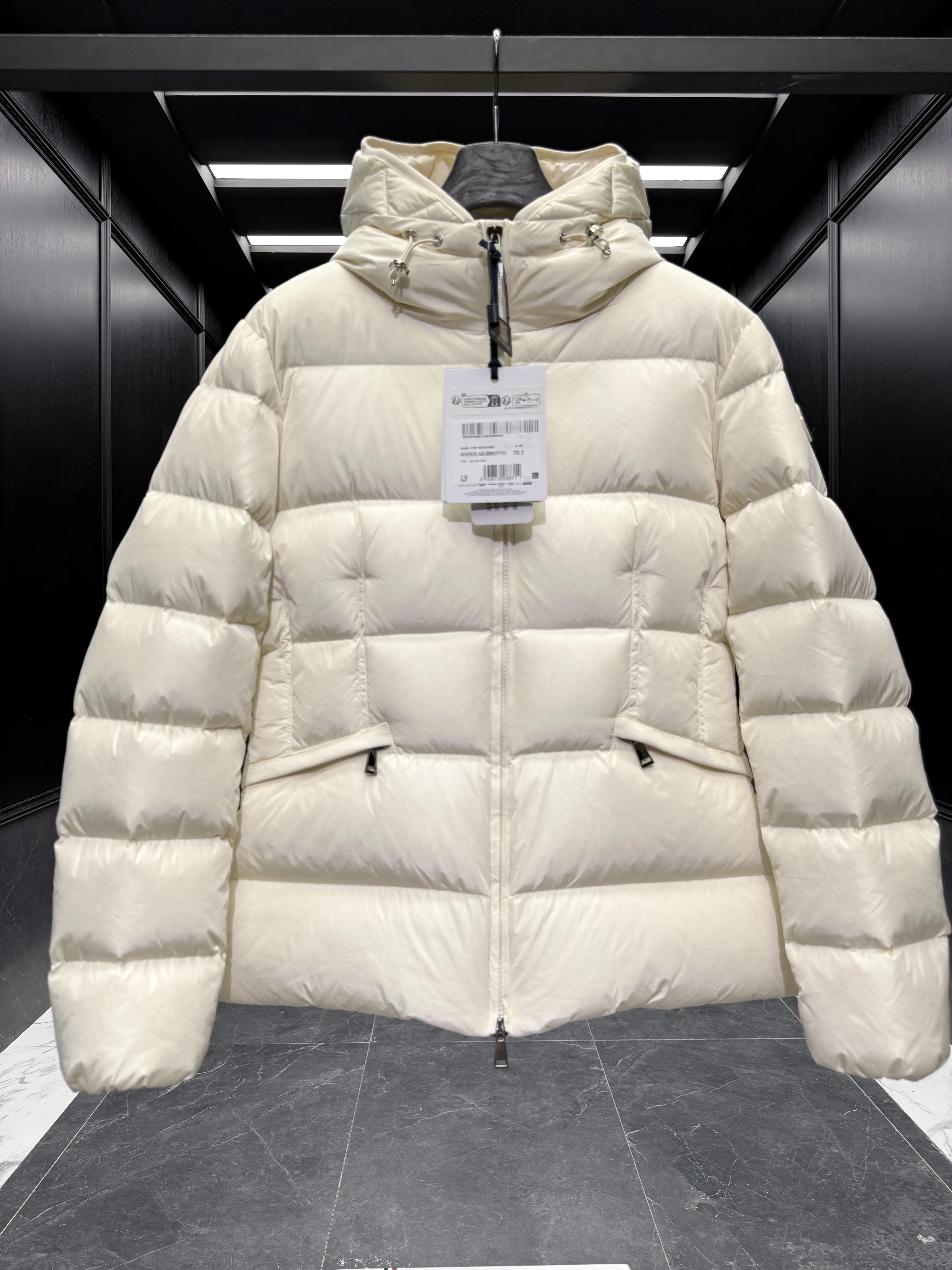 MONCLER Женский пуховик Avoce MONCLER Женский пуховик Avoce