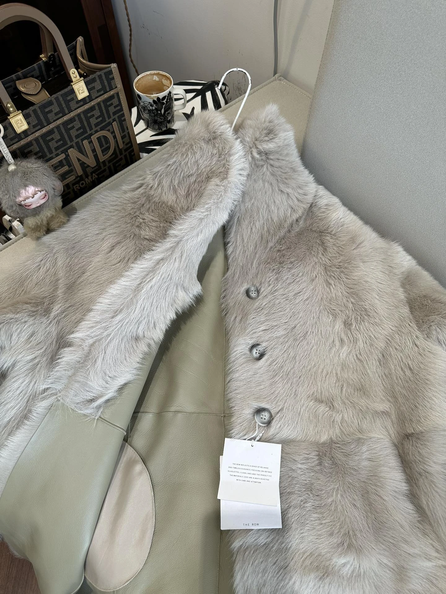 THE ROW Женская шуба из овчины THE ROW Женская шуба из овчины