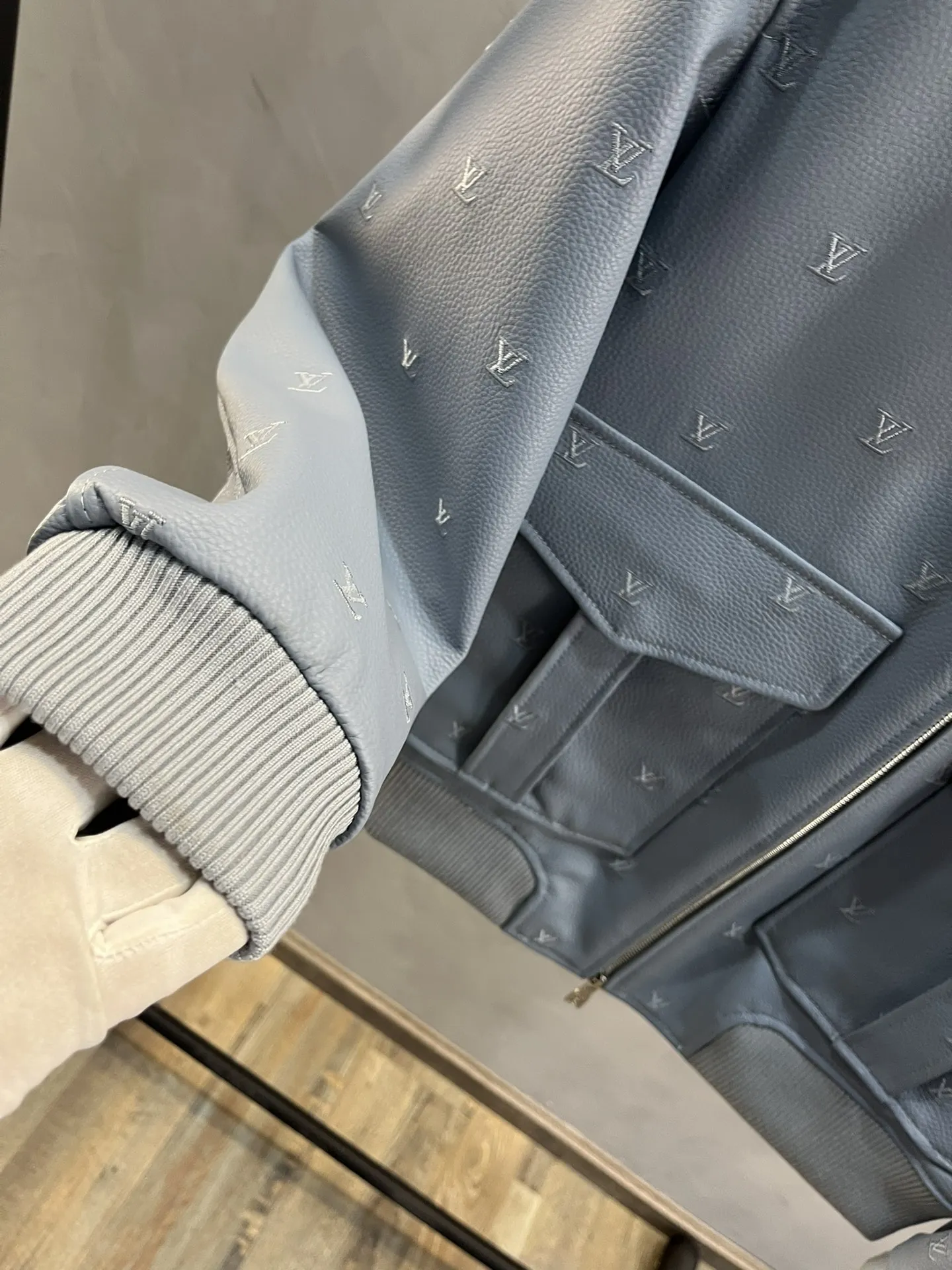 LOUIS VUITTON Мужская кожаная куртка LOUIS VUITTON Мужская кожаная куртка