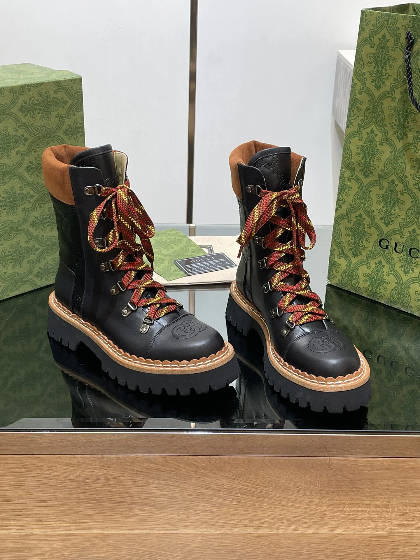 GUCCI Женские ботинки GG Matelass GUCCI Женские ботинки GG Matelass