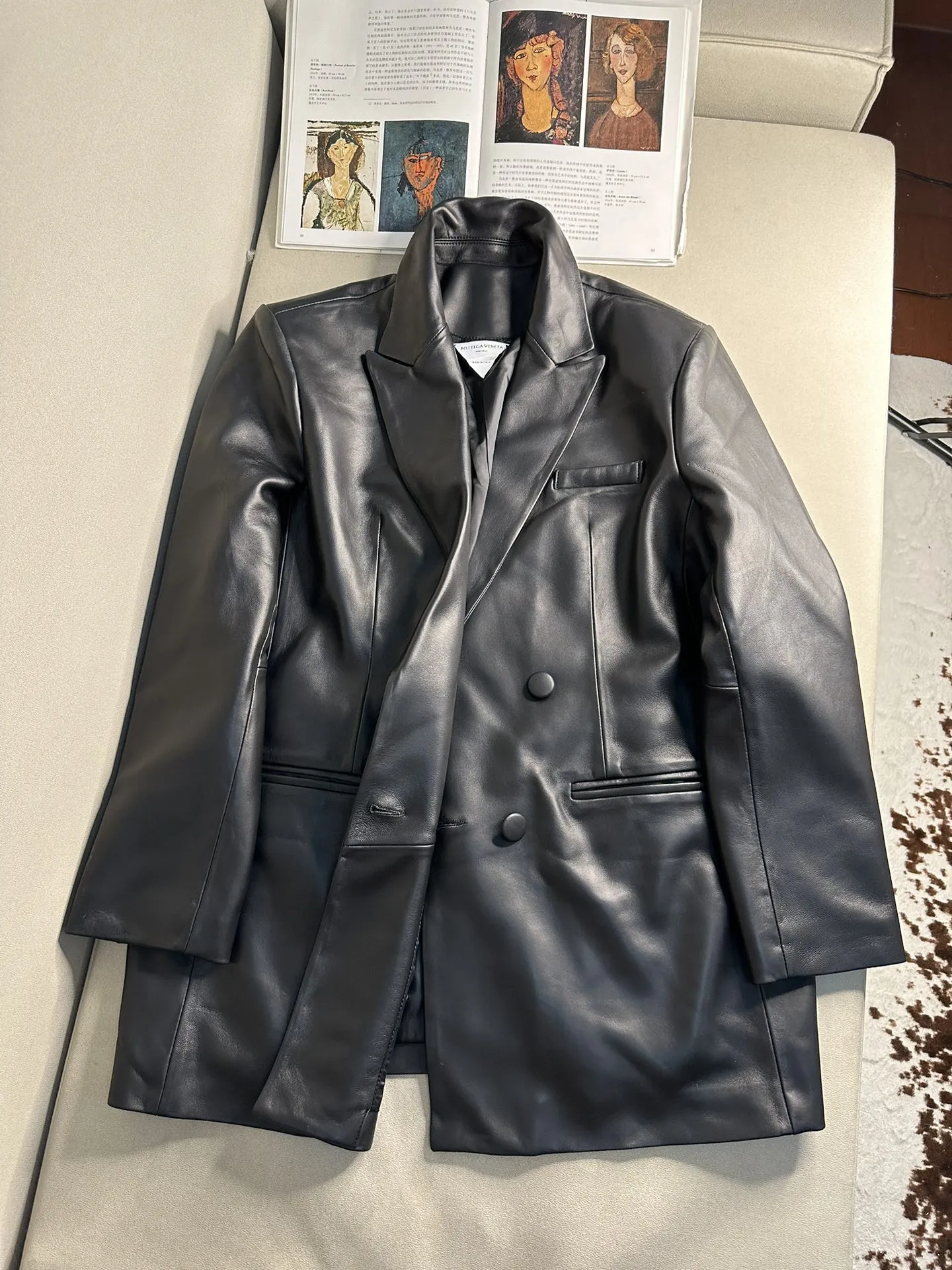 BOTTEGA VENETA Женский кожаный жакет черный BOTTEGA VENETA Женский кожаный жакет черный