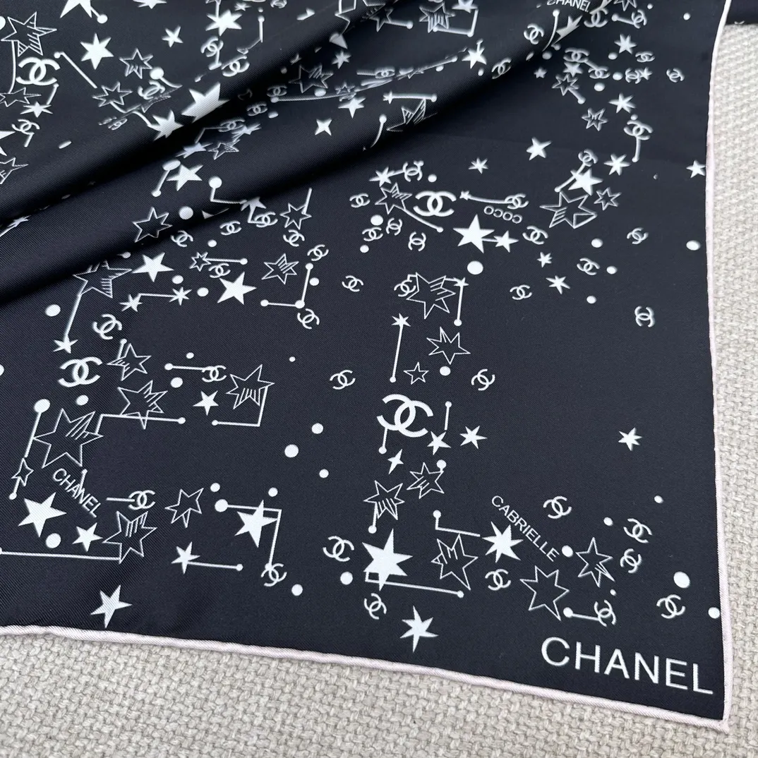 CHANEL Женский платок шёлк CHANEL Женский платок шёлк