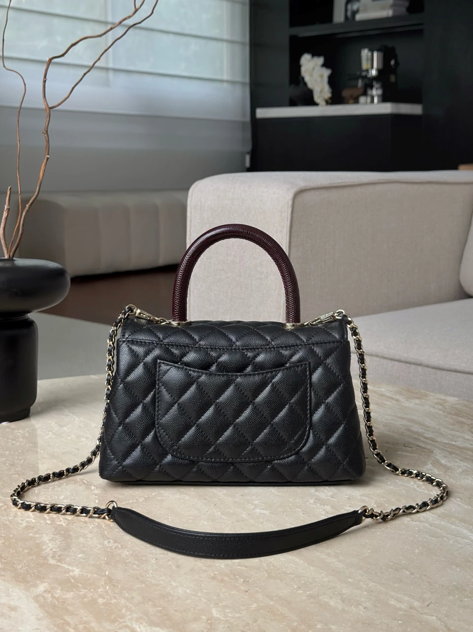 CHANEL Женская сумка Coco Handle с витой ручкой