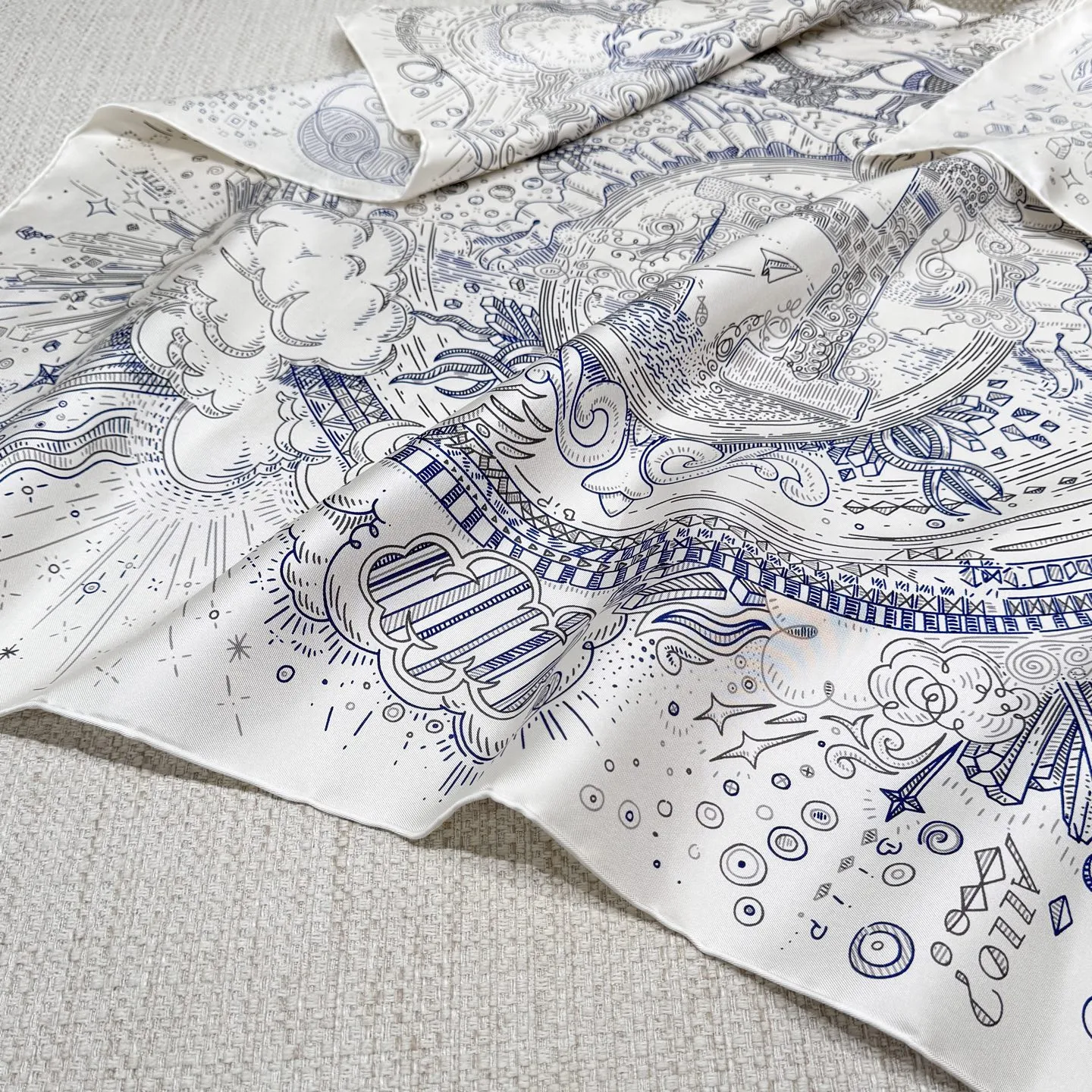 HERMES Женский платок из шелка