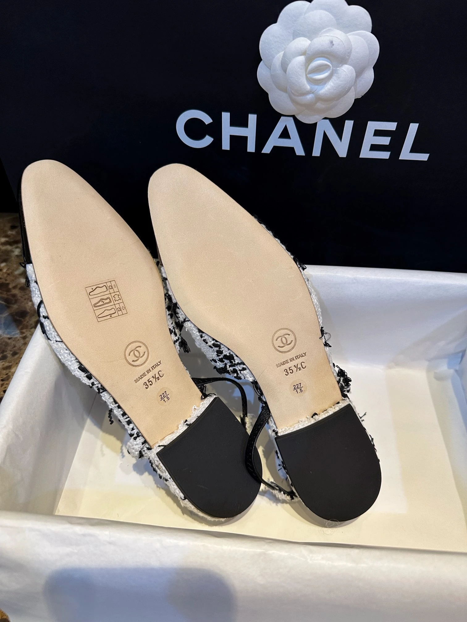 CHANEL Женские туфли слингбэки из твида