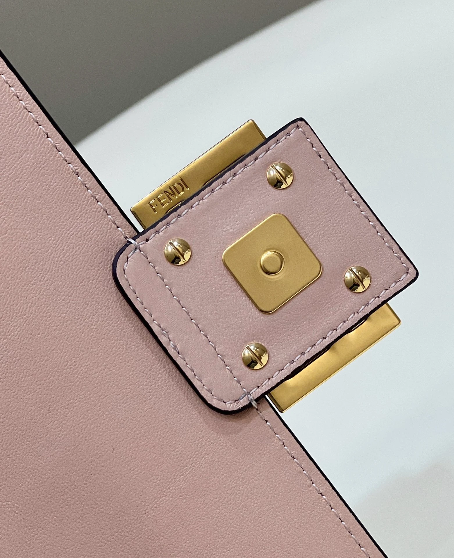 FENDI Женская сумка baguette 