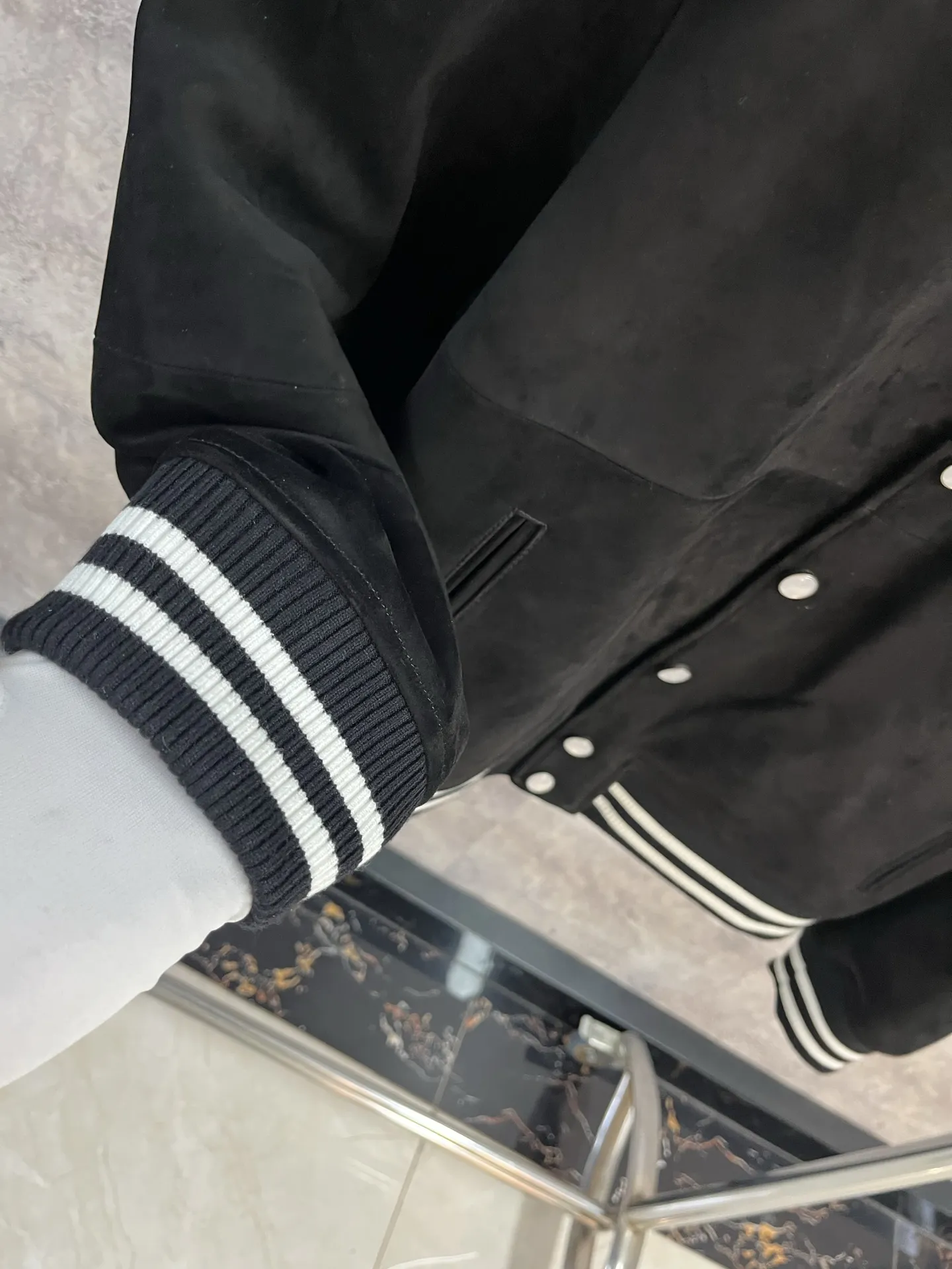 LOUIS VUITTON Мужской бомбер из замши LOUIS VUITTON Мужской бомбер из замши