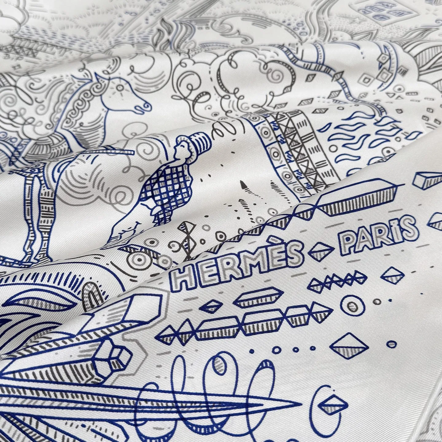 HERMES Женский платок из шелка