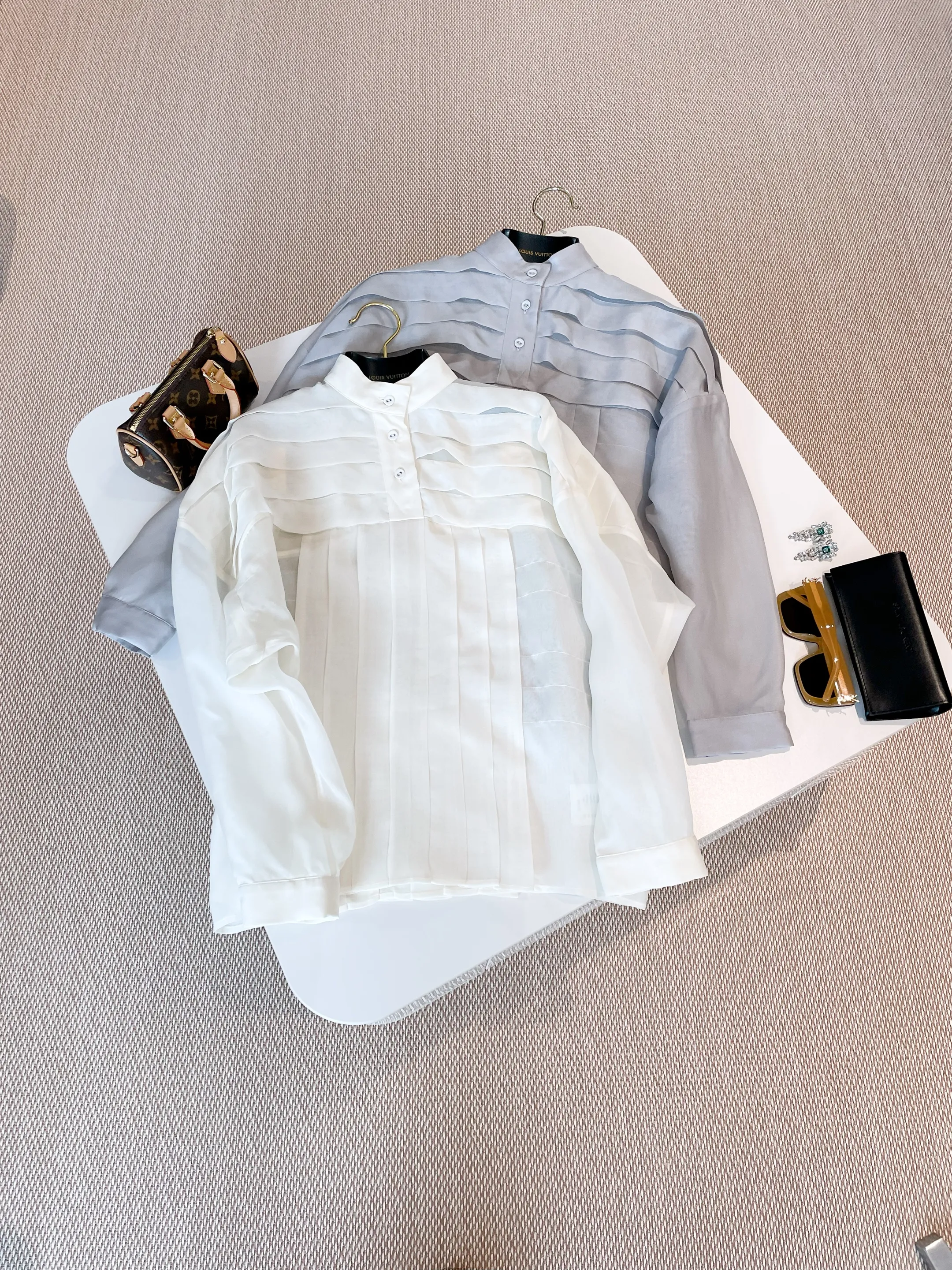 LOUIS VUITTON Женская рубашка из полупрозрачного шелкового тюля LOUIS VUITTON Женская рубашка из полупрозрачного шелкового тюля