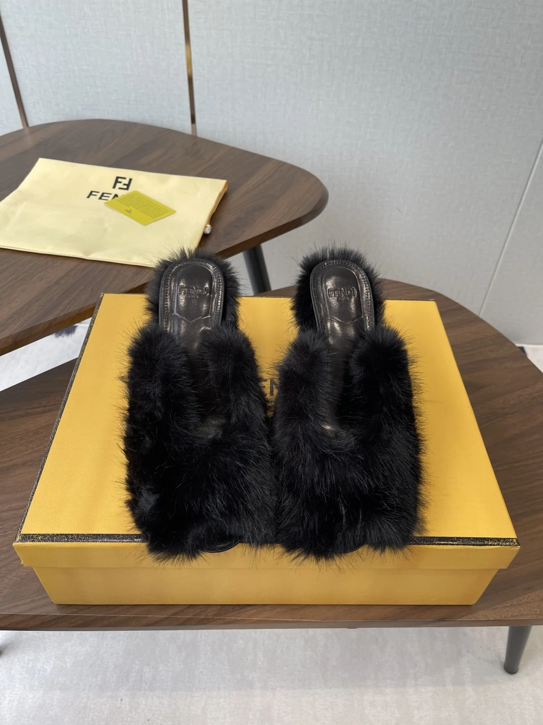 FENDI Женские мюли