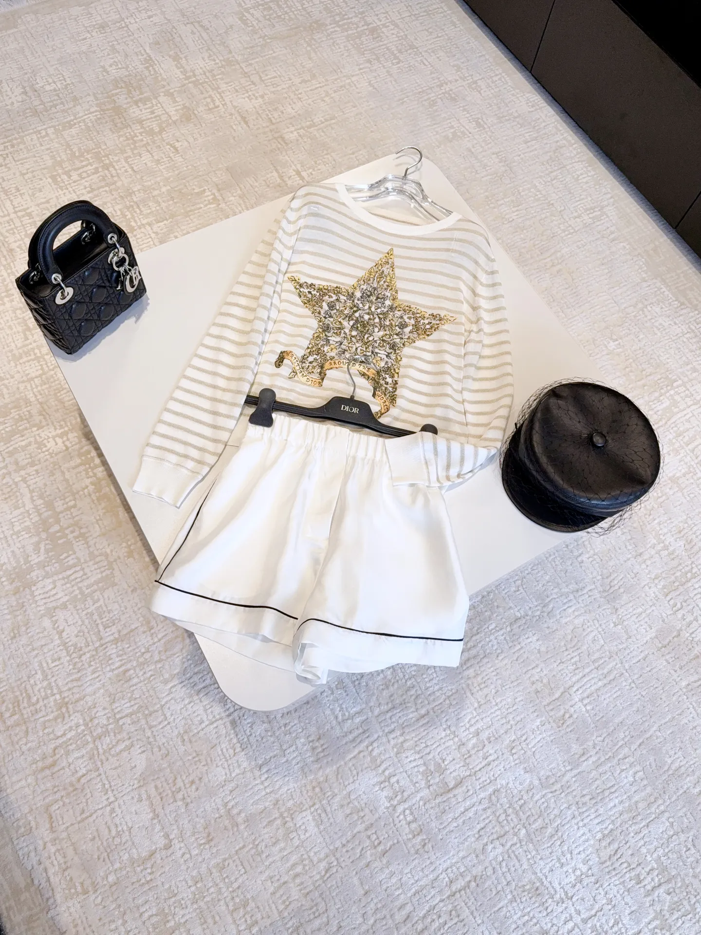 CHRISTIAN DIOR Женский джемпер CHRISTIAN DIOR Женский джемпер