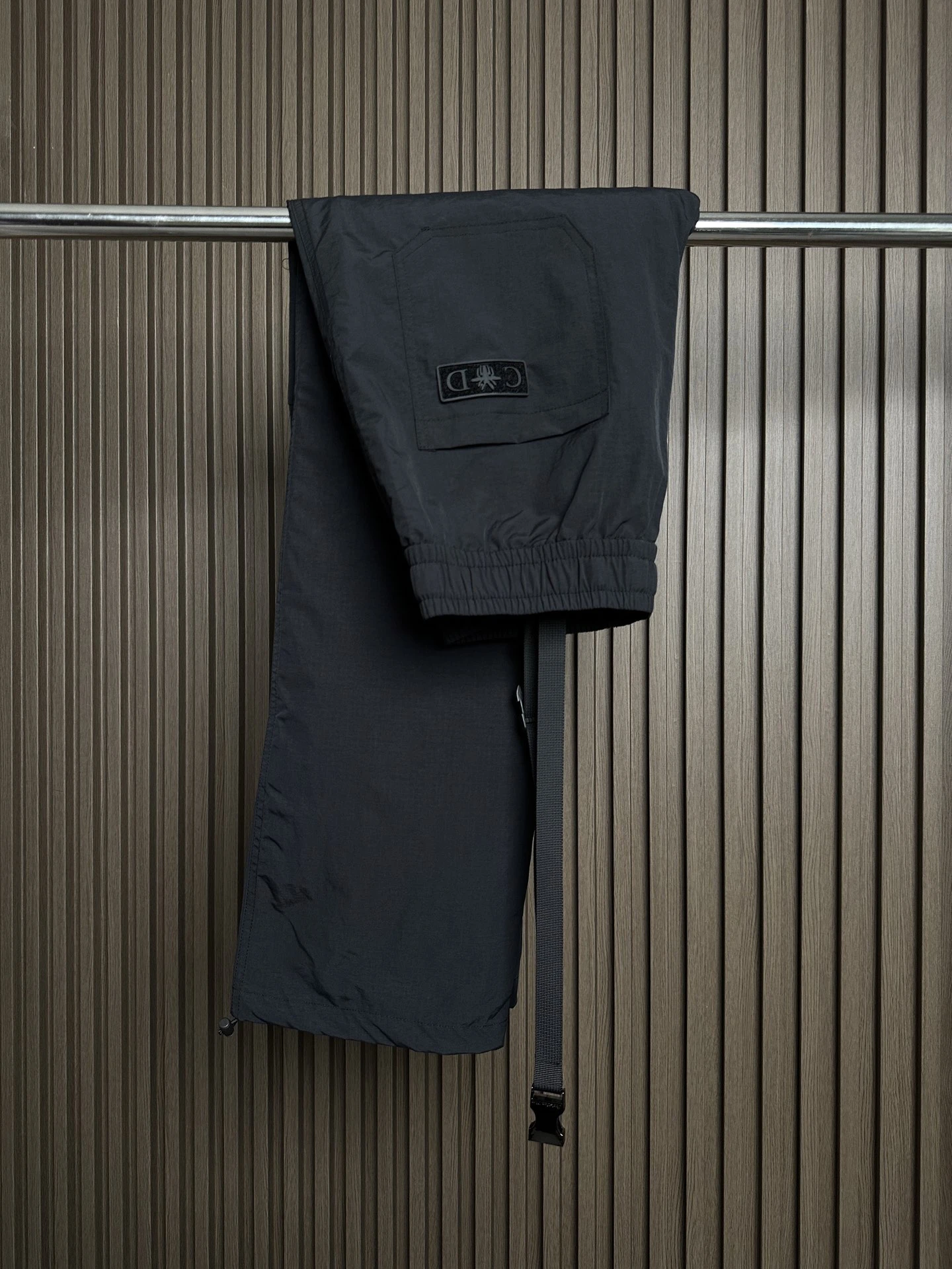 CHRISTIAN DIOR Мужские брюки в сером цвете