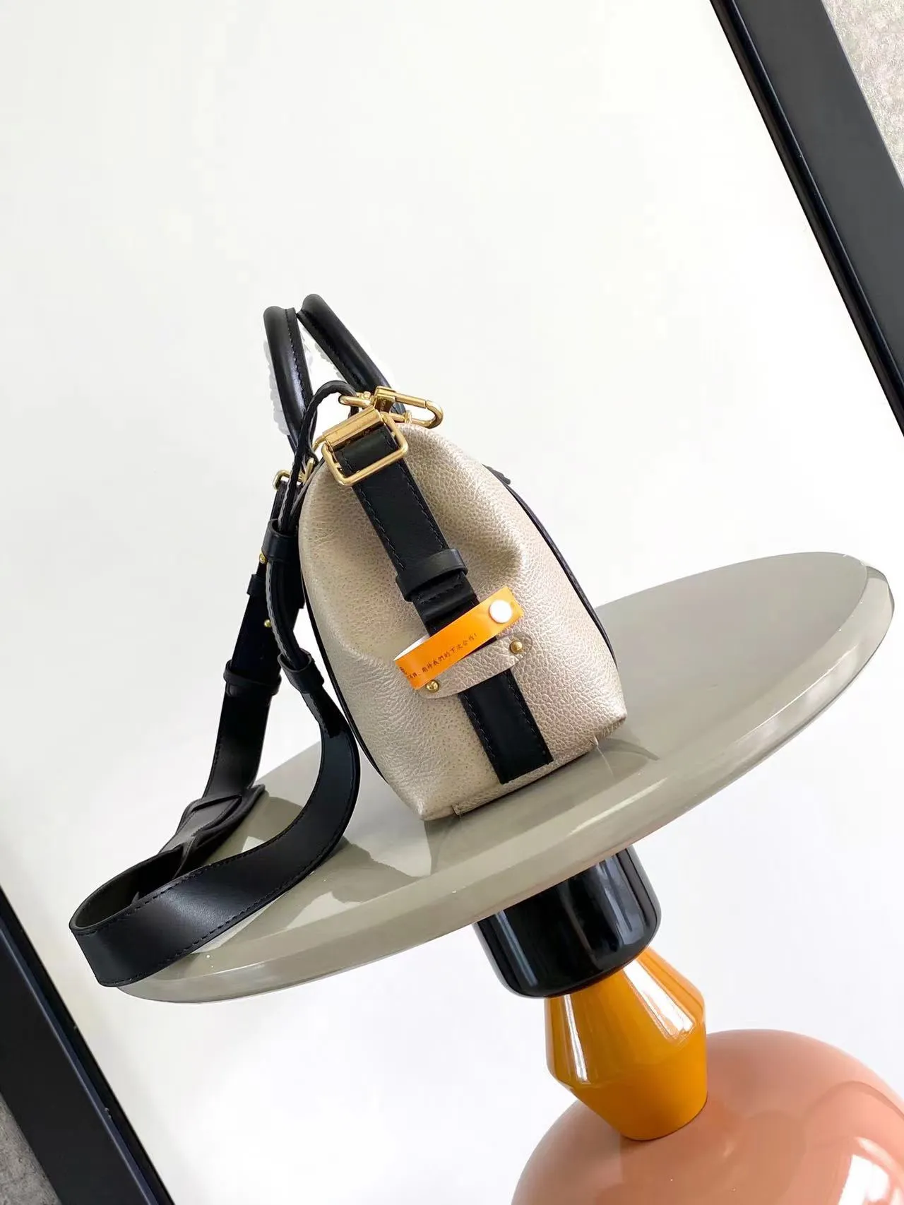 LOUIS VUITTON Женская сумка Nano LV Biker M25566 LOUIS VUITTON Женская сумка Nano LV Biker M25566