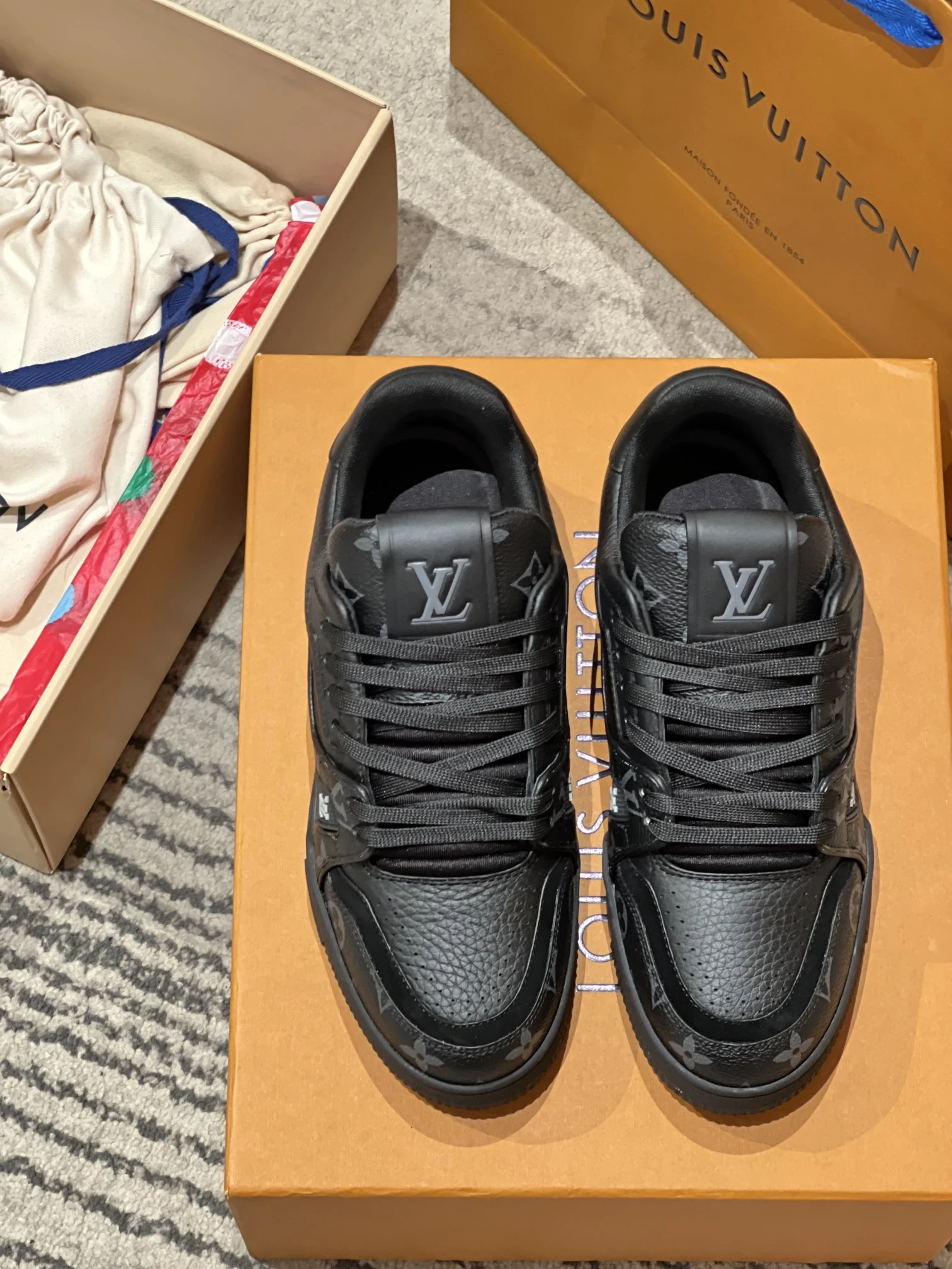 LOUIS VUITTON Кроссовки LV Trainer LOUIS VUITTON Кроссовки LV Trainer