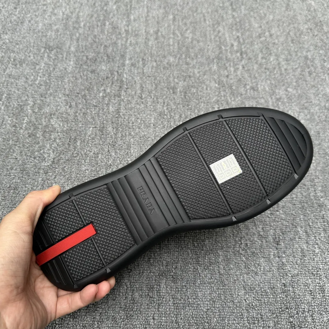 PRADA Мужские кроссовки минималистичные