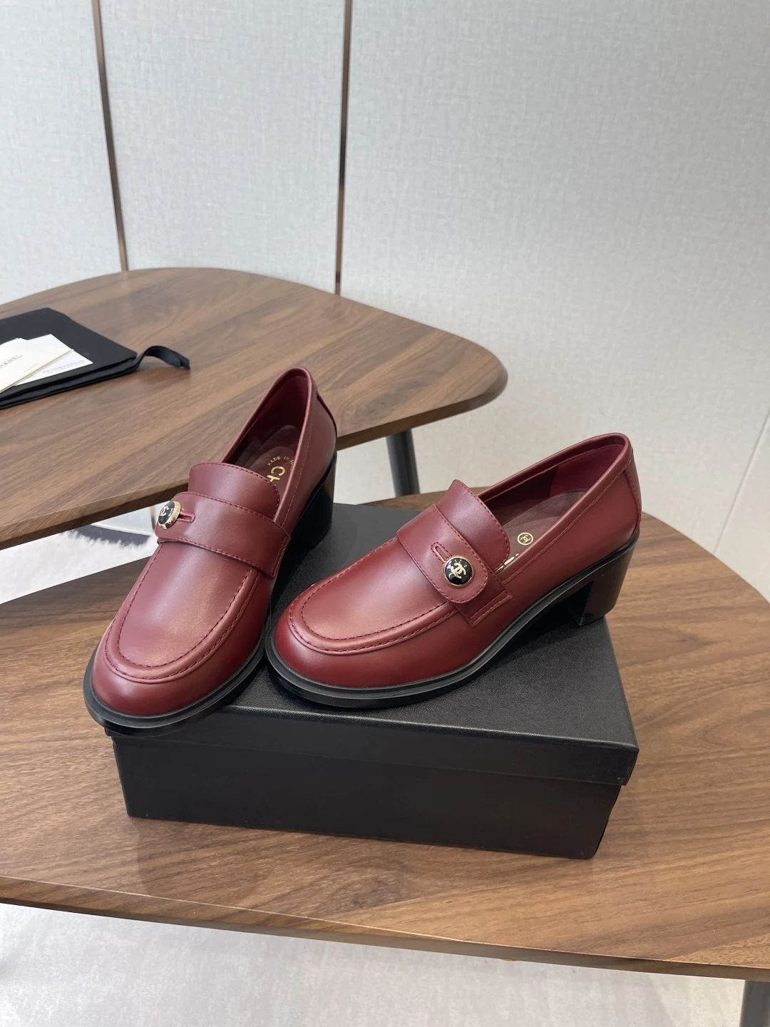 CHANEL Женские туфли из телячьей кожи 