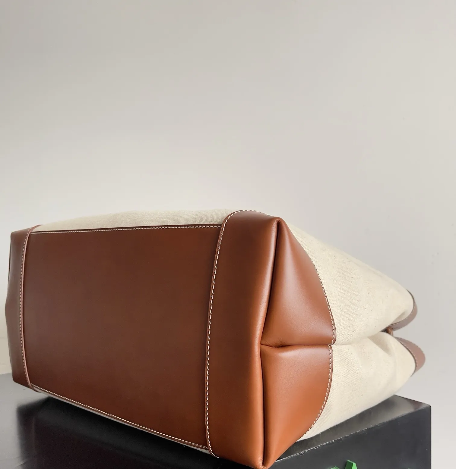 BOTTEGA VENETA Cумка Andiamo комбинированная Large