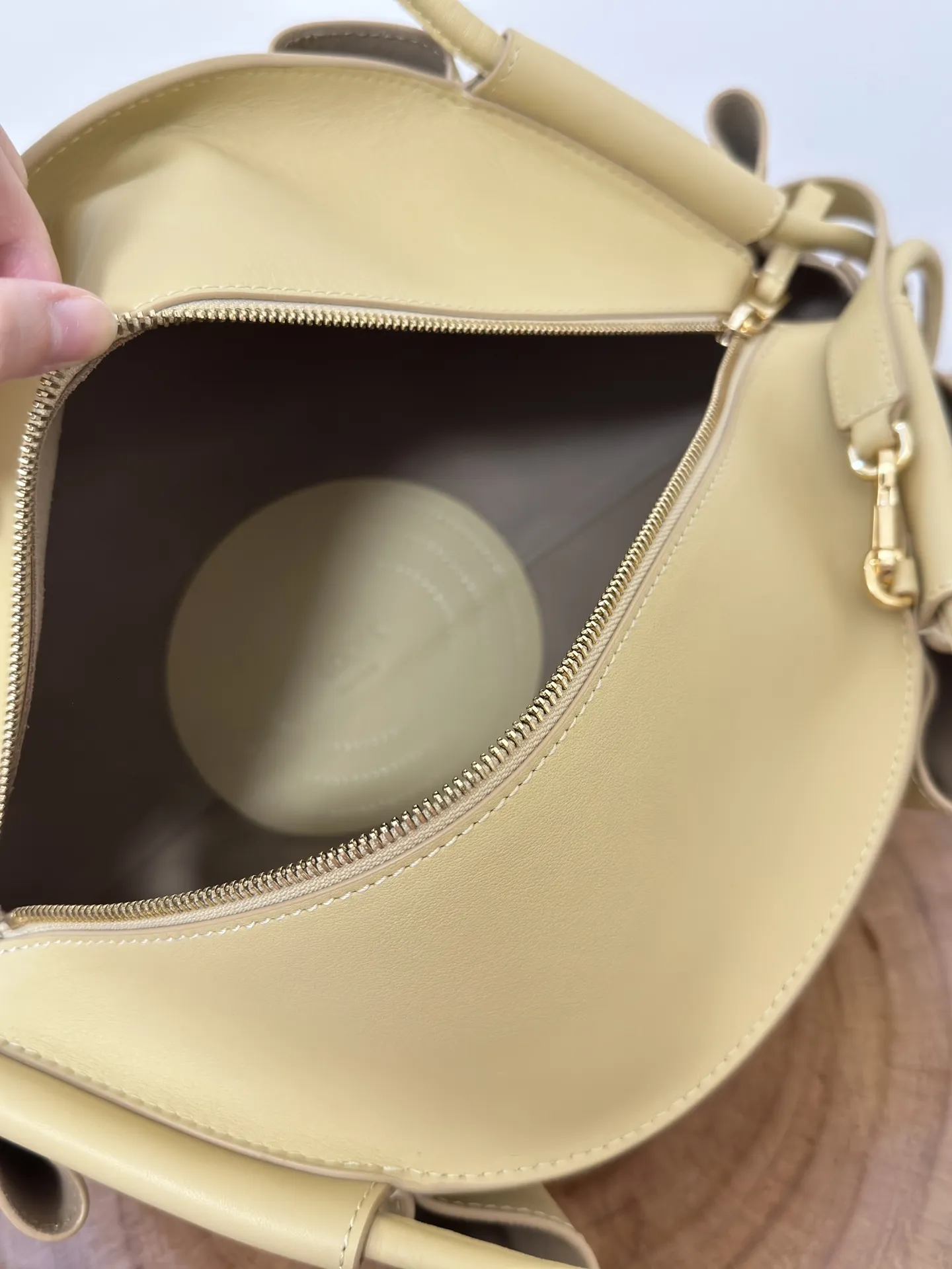 LOEWE Женская сумка Paseo medium LOEWE Женская сумка Paseo medium