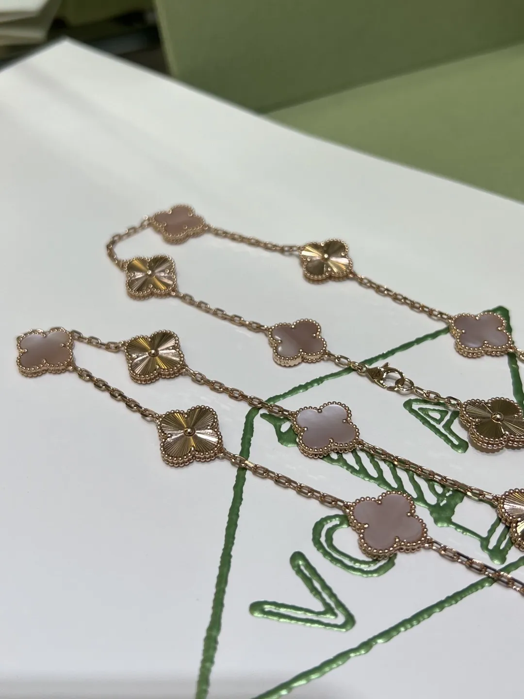 Van Cleef & Arpels Alhambra Женское колье 20 мотивов с перламутром