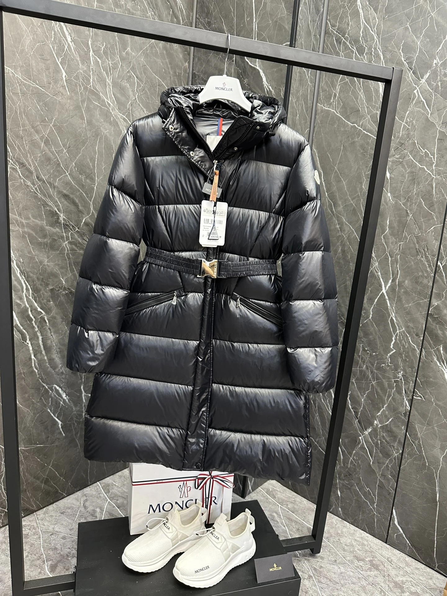 MONCLER Женский пуховик Bellevue