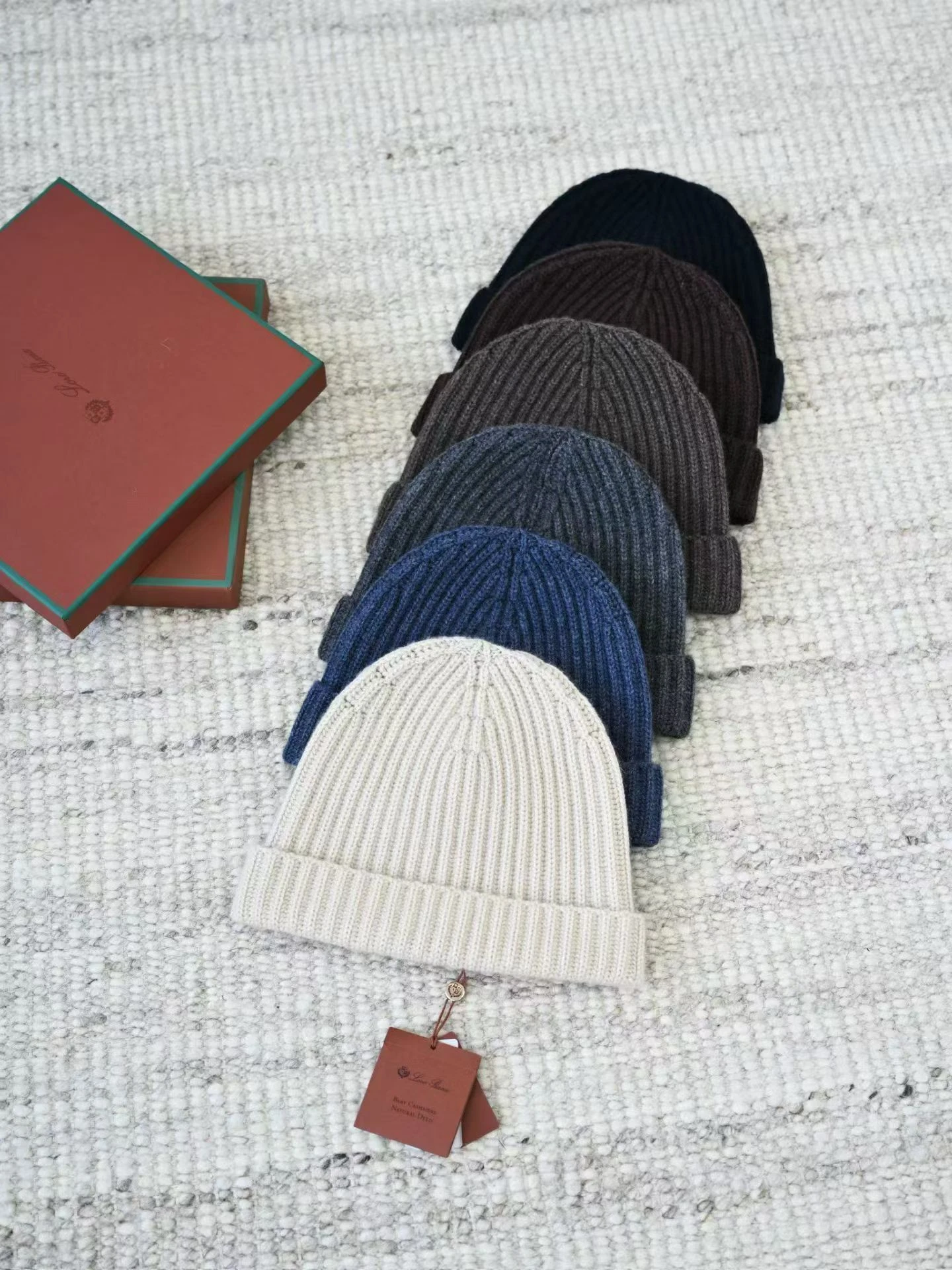 LORO PIANA Мужская шапка из кашемира  LORO PIANA Мужская шапка из кашемира