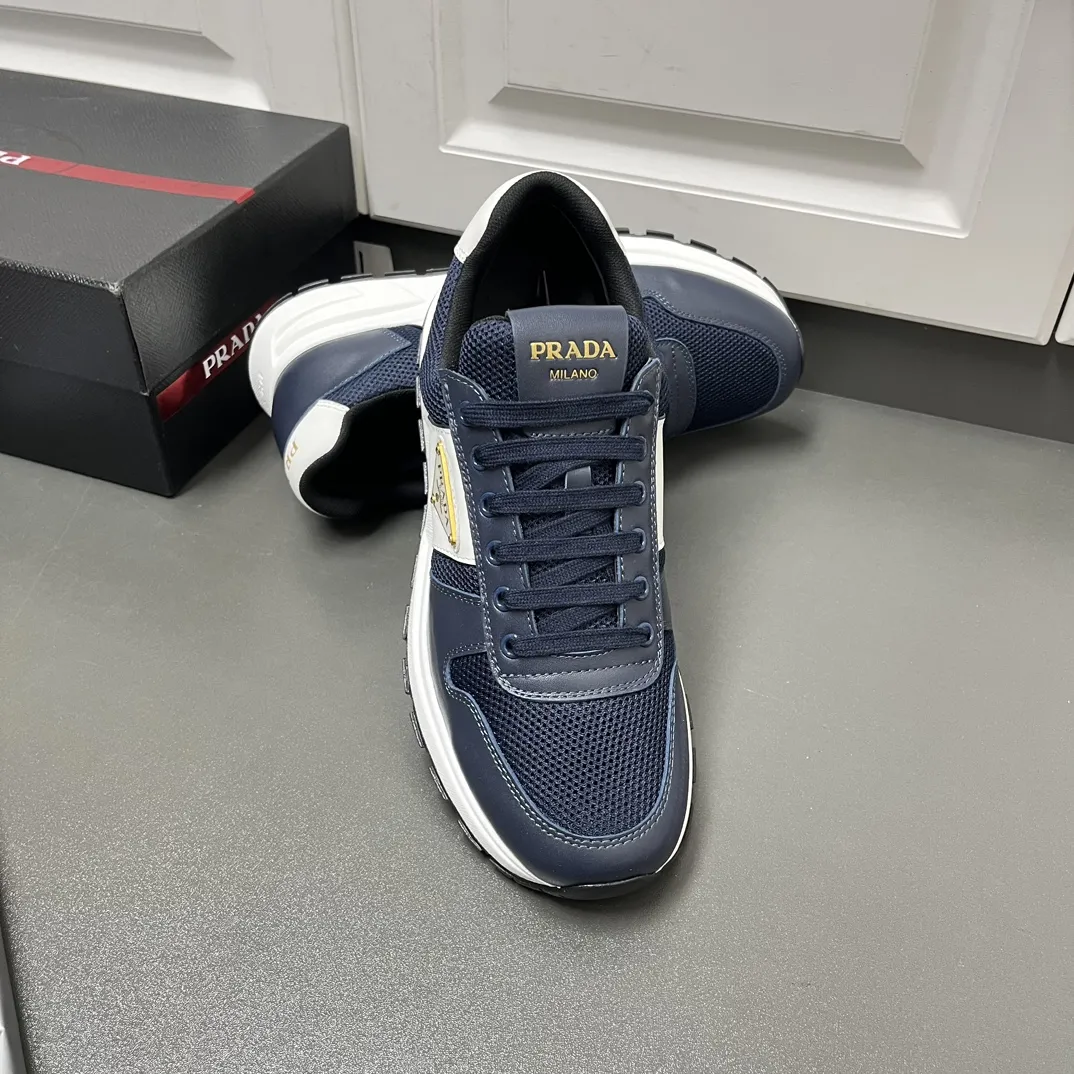 PRADA Мужские кроссовки из импортной телячьей кожи
