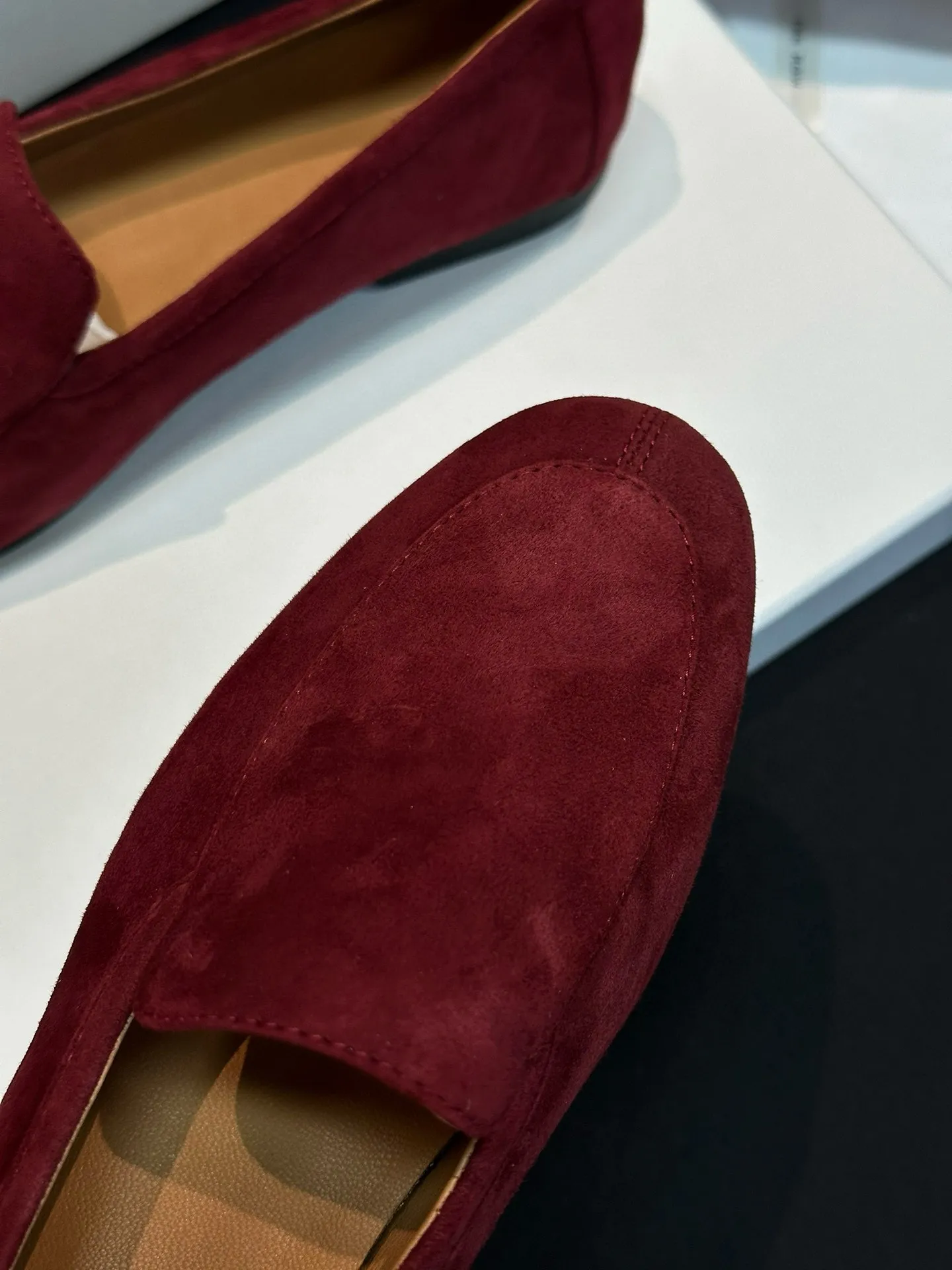 THE ROW Женские мокасины из замши THE ROW Женские мокасины из замши