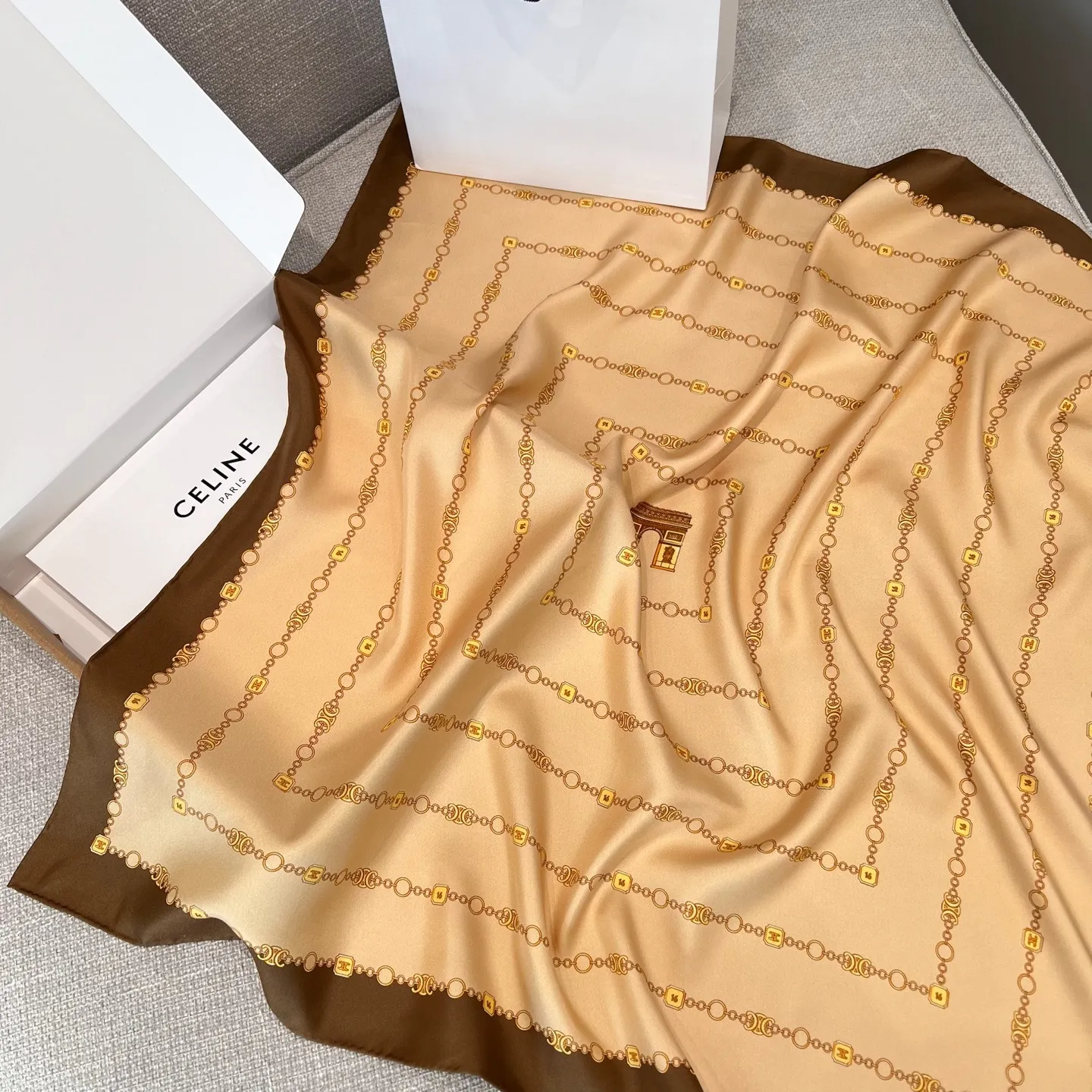 CELINE Женский платок шёлк CELINE Женский платок шёлк