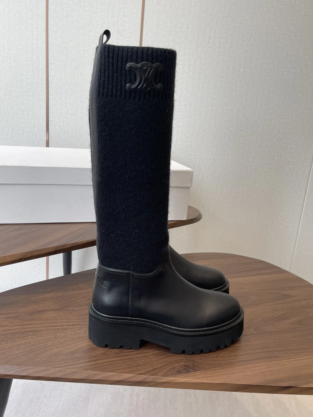 CELINE Женские сапоги из коровьей кожи CELINE Женские сапоги из коровьей кожи